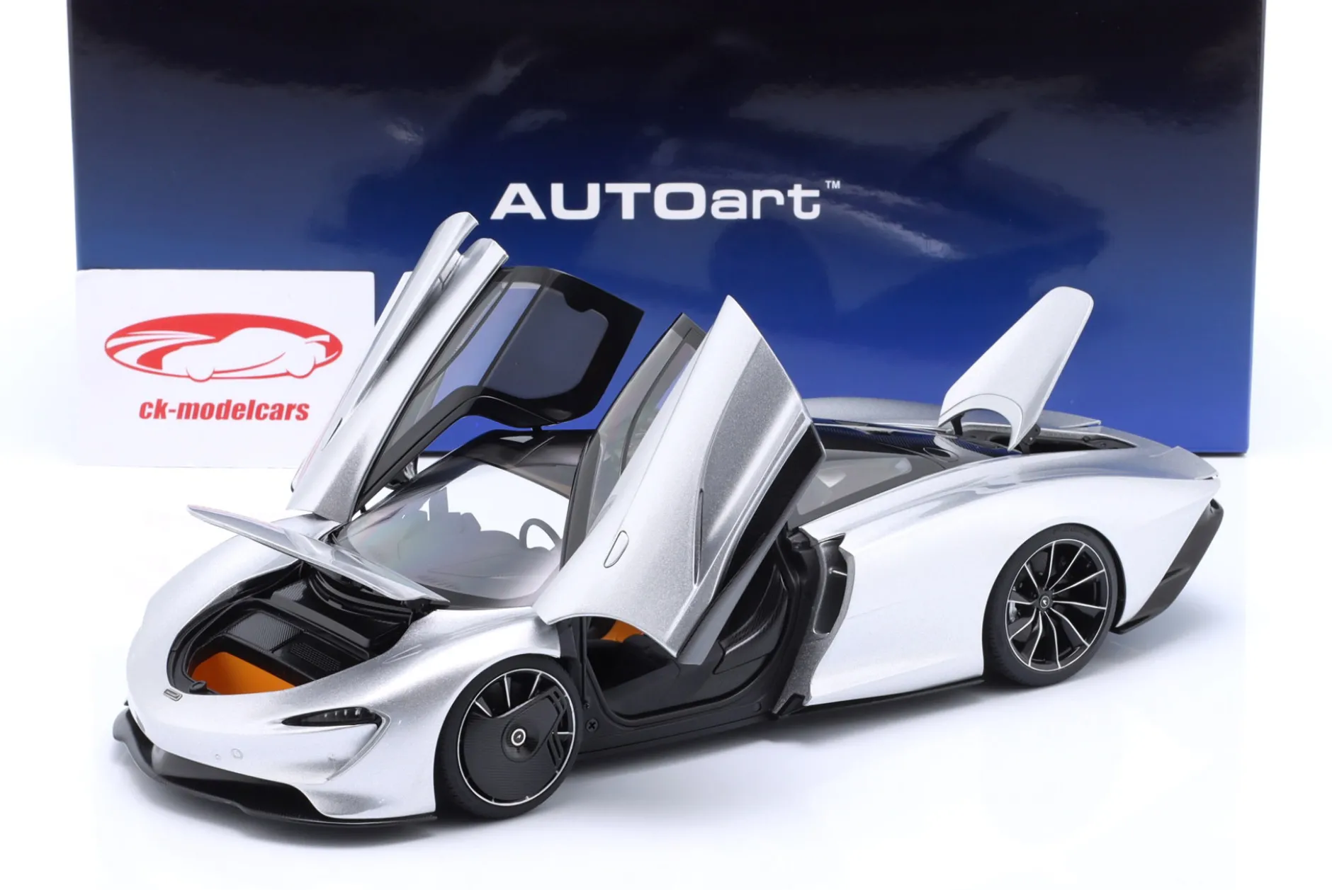 McLaren Speedtail Baujahr 2020 supernova silber 1:18 AUTOart