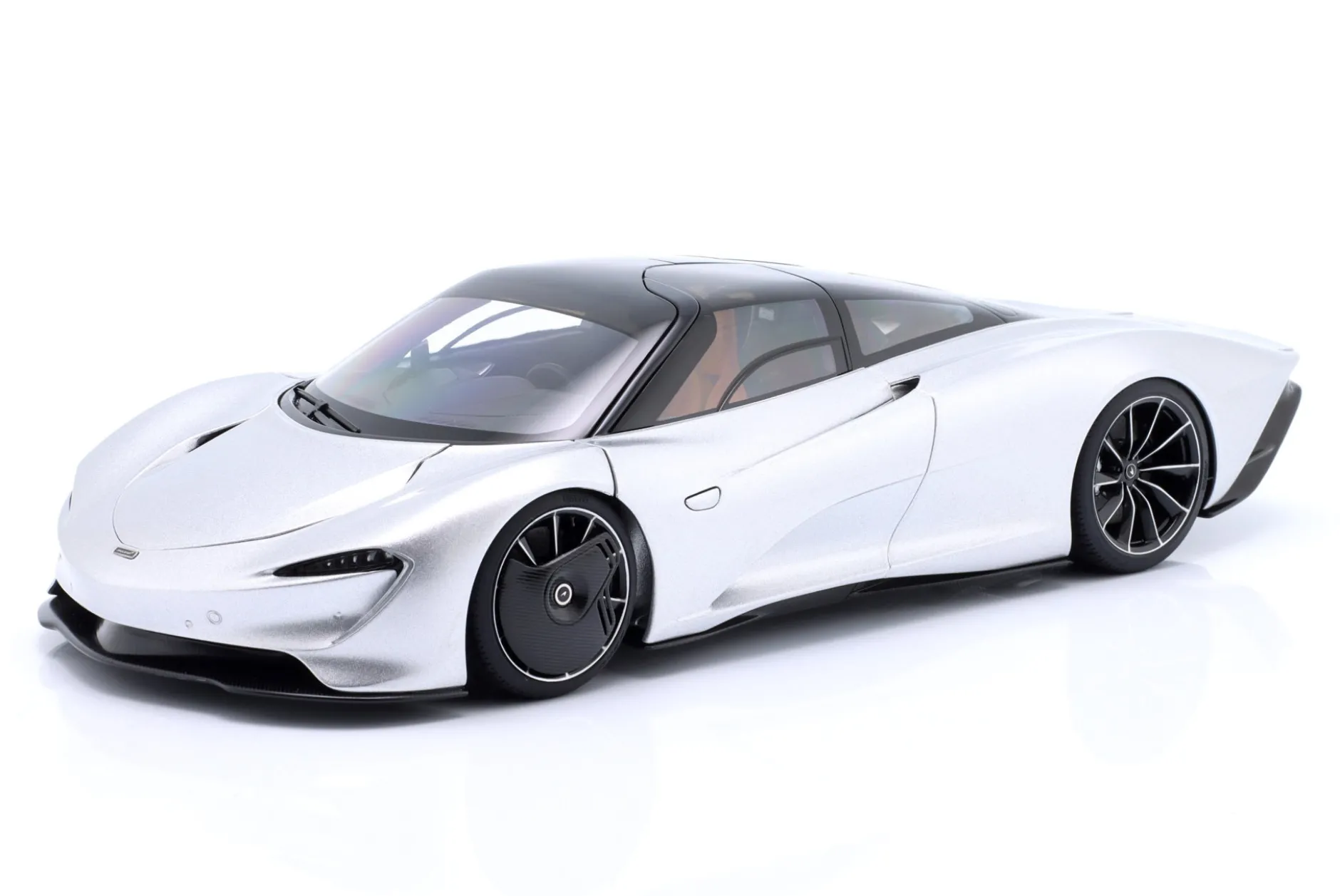McLaren Speedtail Baujahr 2020 supernova silber 1:18 AUTOart