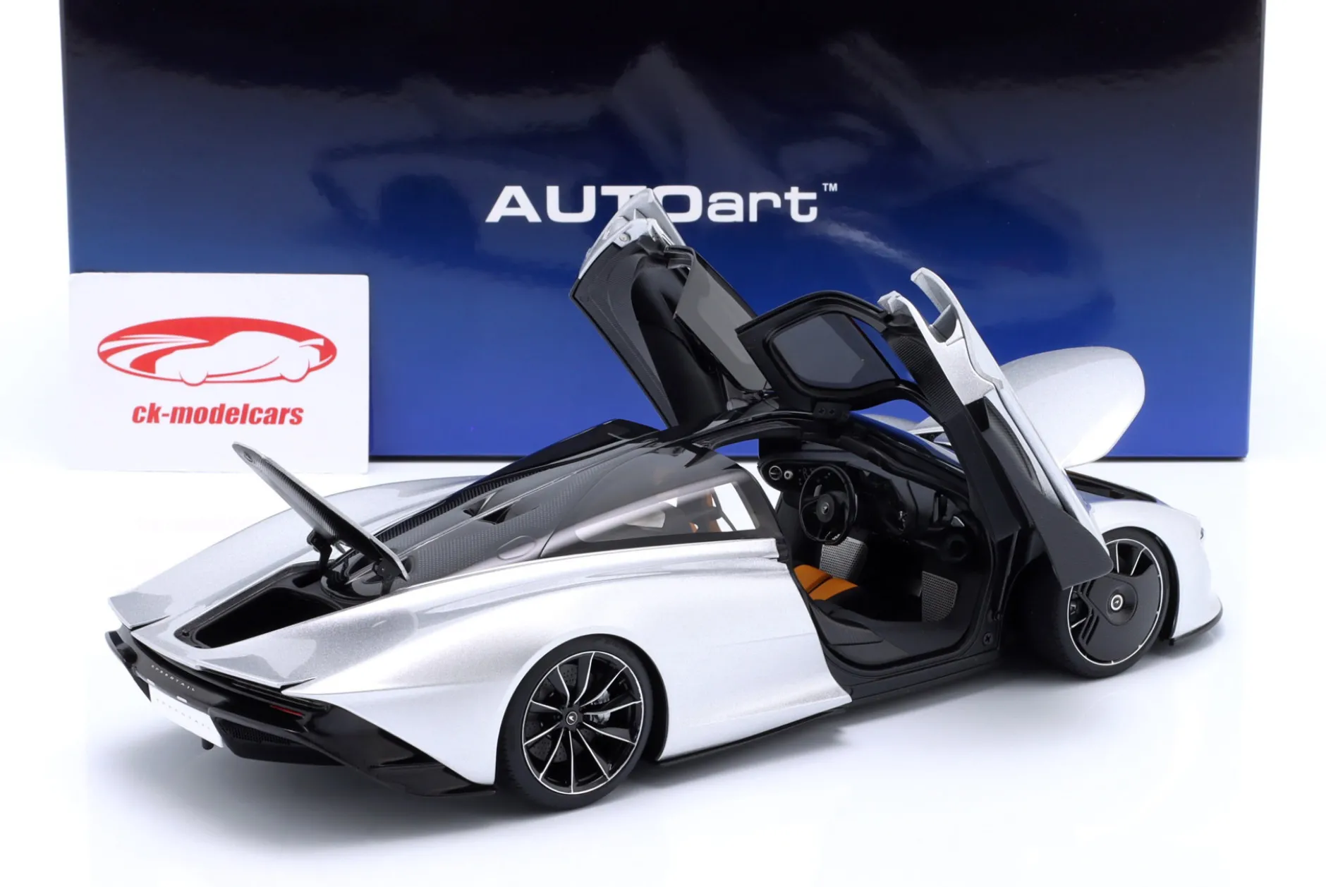 McLaren Speedtail Baujahr 2020 supernova silber 1:18 AUTOart