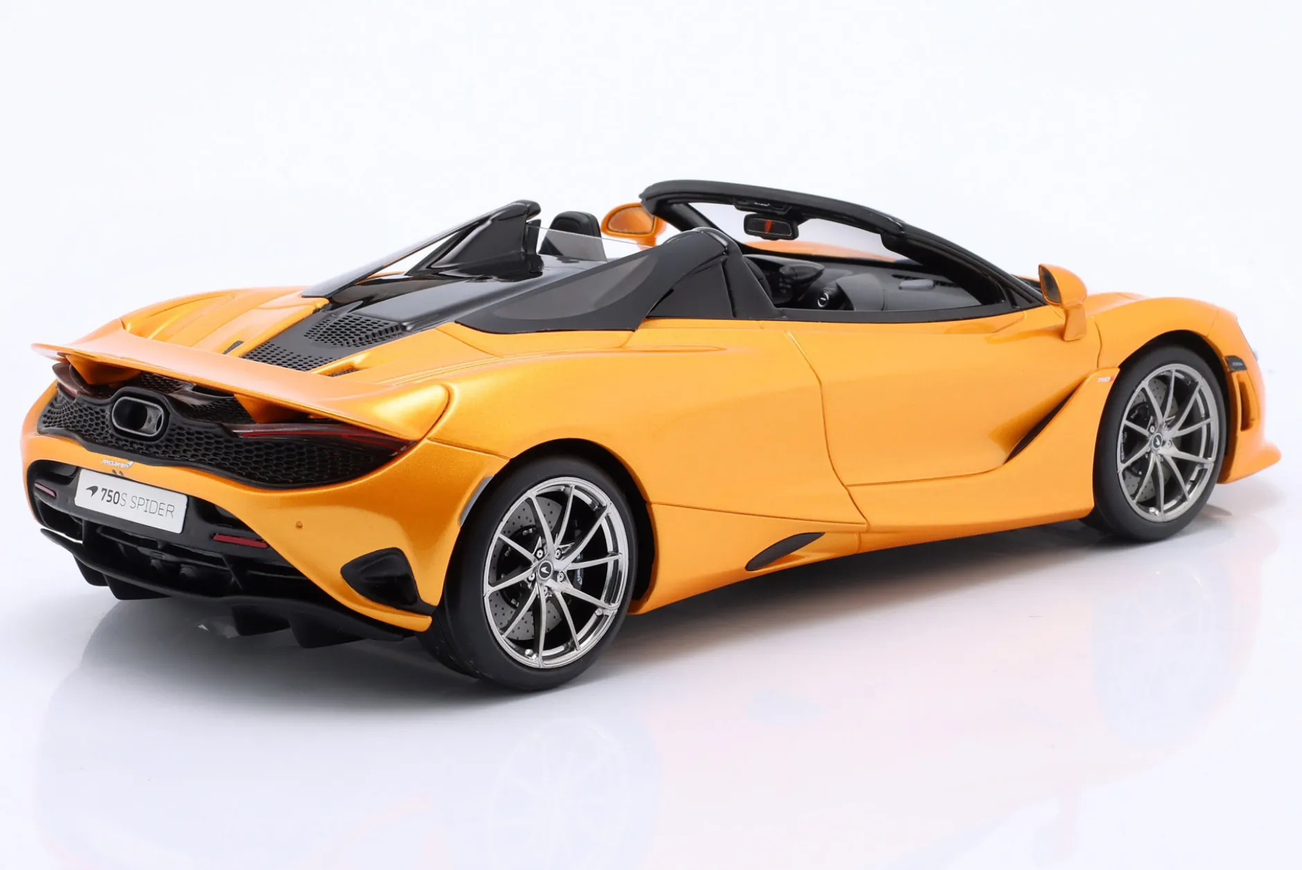 McLaren 750S Spider Baujahr 2024 orange 1:18 GT-Spirit