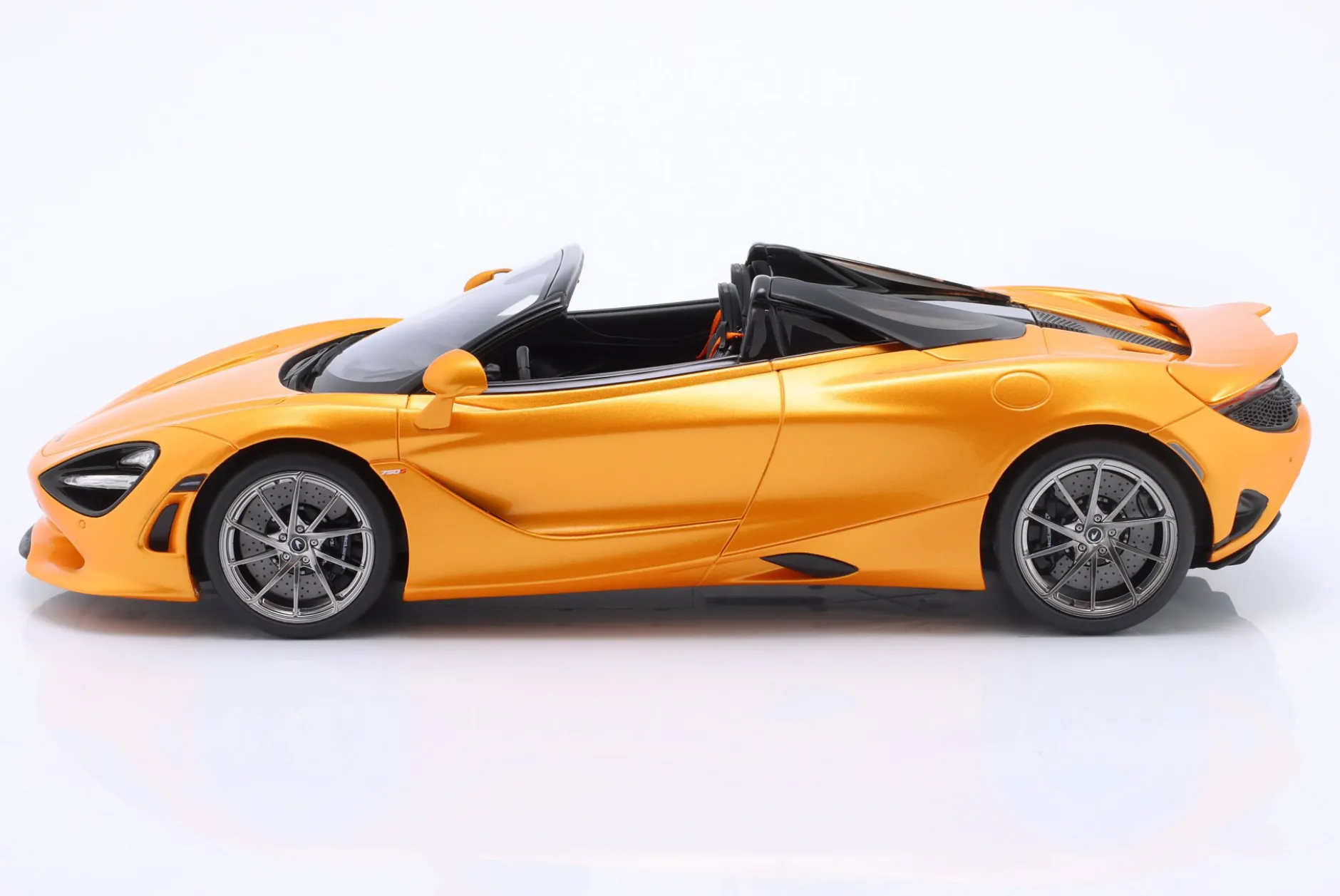 McLaren 750S Spider Baujahr 2024 orange 1:18 GT-Spirit