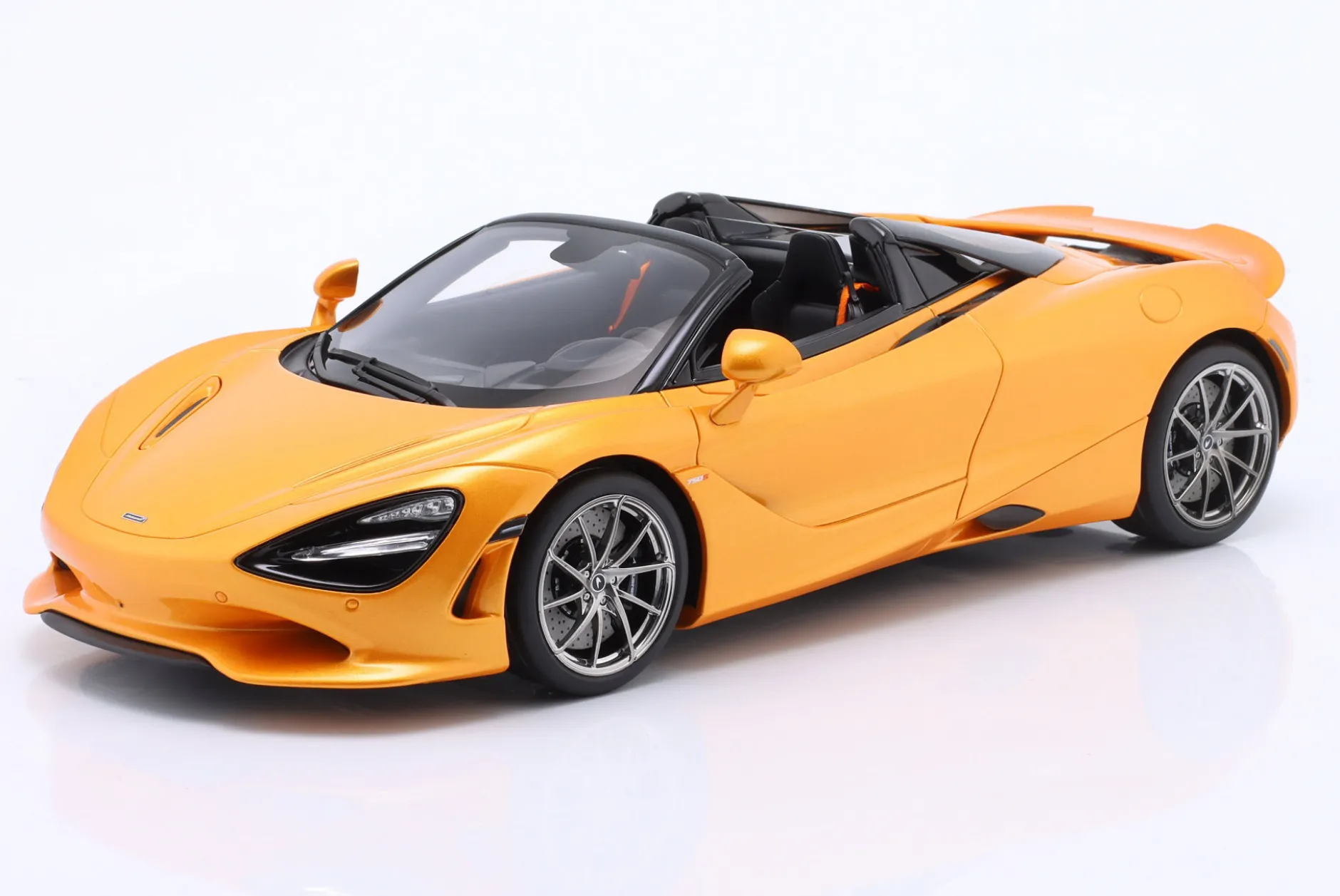 McLaren 750S Spider Baujahr 2024 orange 1:18 GT-Spirit