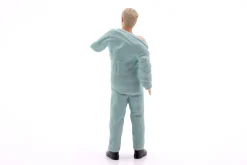 Mechaniker mit blauem Overall zieht sich an - Figur 1:18 Figurenmanufaktur