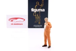 Mechaniker mit orangem Overall zieht sich an - Figur 1:18 Figurenmanufaktur