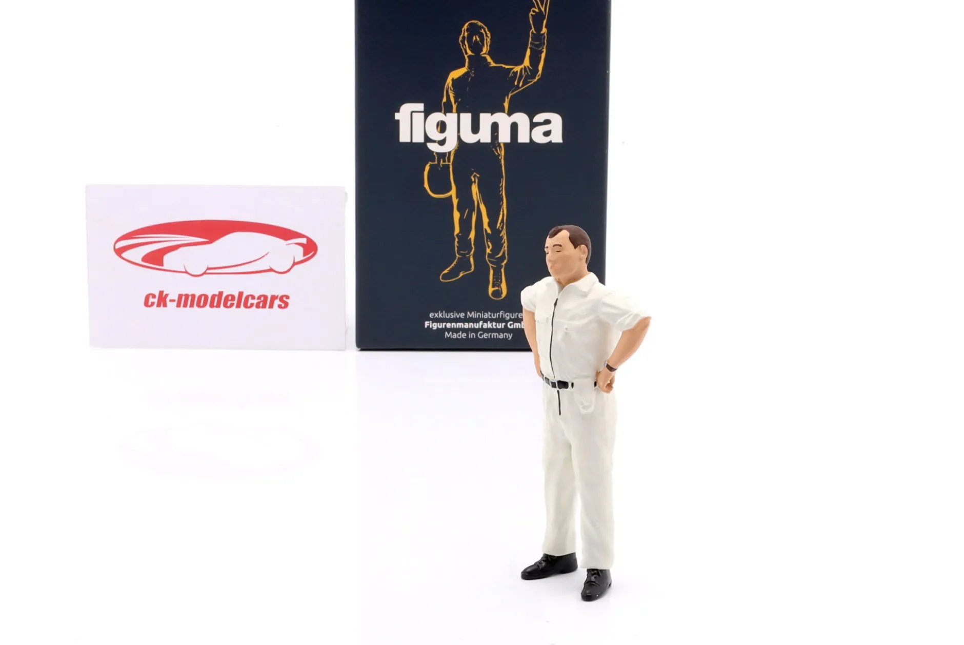 Mechaniker mit weißem Overall skeptisch - Figur 1:18 Figurenmanufaktur