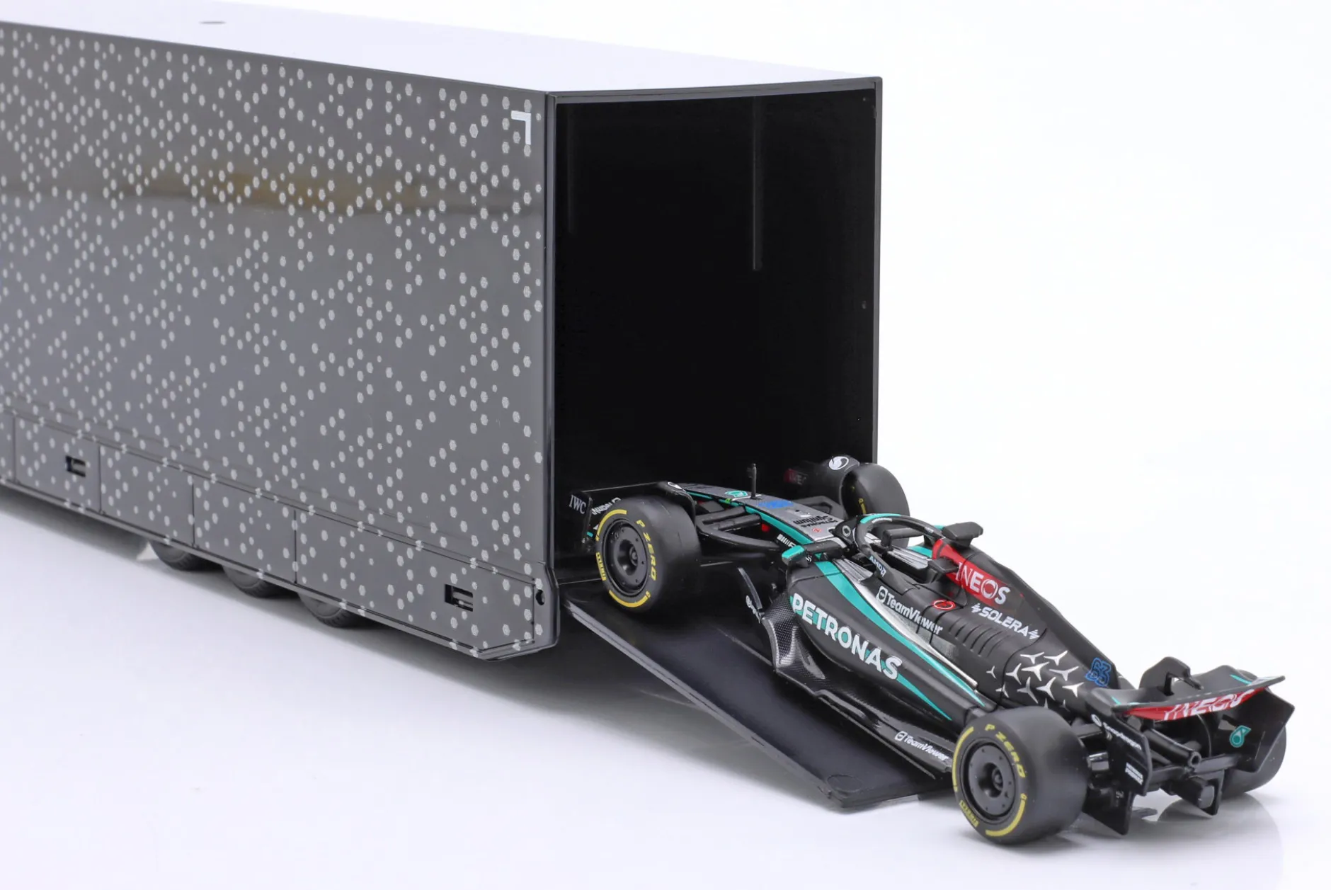 Mercedes-Benz Actros Formel 1 Renntransporter mit Mercedes FW15 #63 Russell 1:43 Bburago