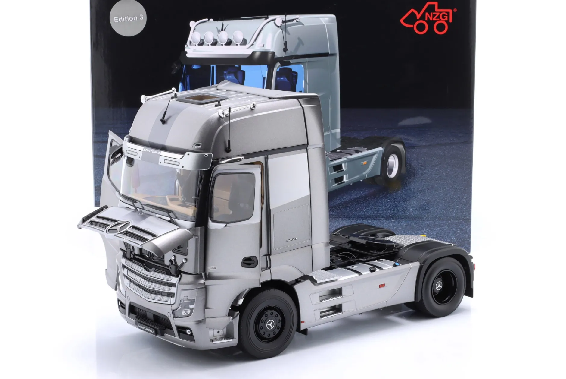 Mercedes-Benz Actros GigaSpace 4x2 SZM Edition 3 grau 1:18 NZG