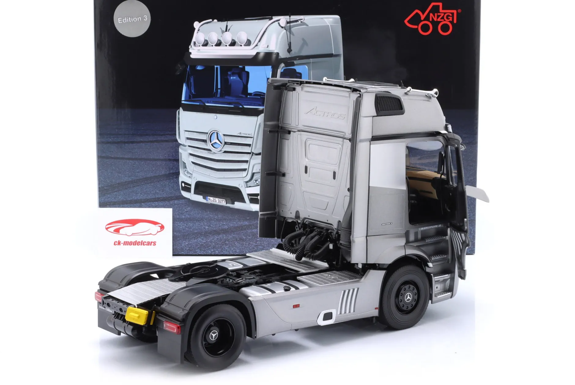 Mercedes-Benz Actros GigaSpace 4x2 SZM Edition 3 grau 1:18 NZG
