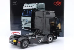 Mercedes-Benz Actros L schwarz mit Design 1:18 NZG