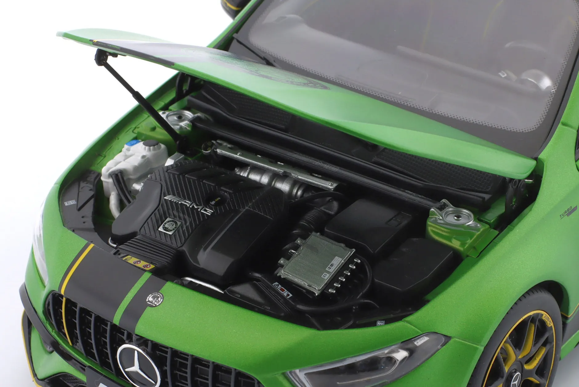 Mercedes-Benz AMG A 45 S 4Matic green hell magno 1:18 NZG