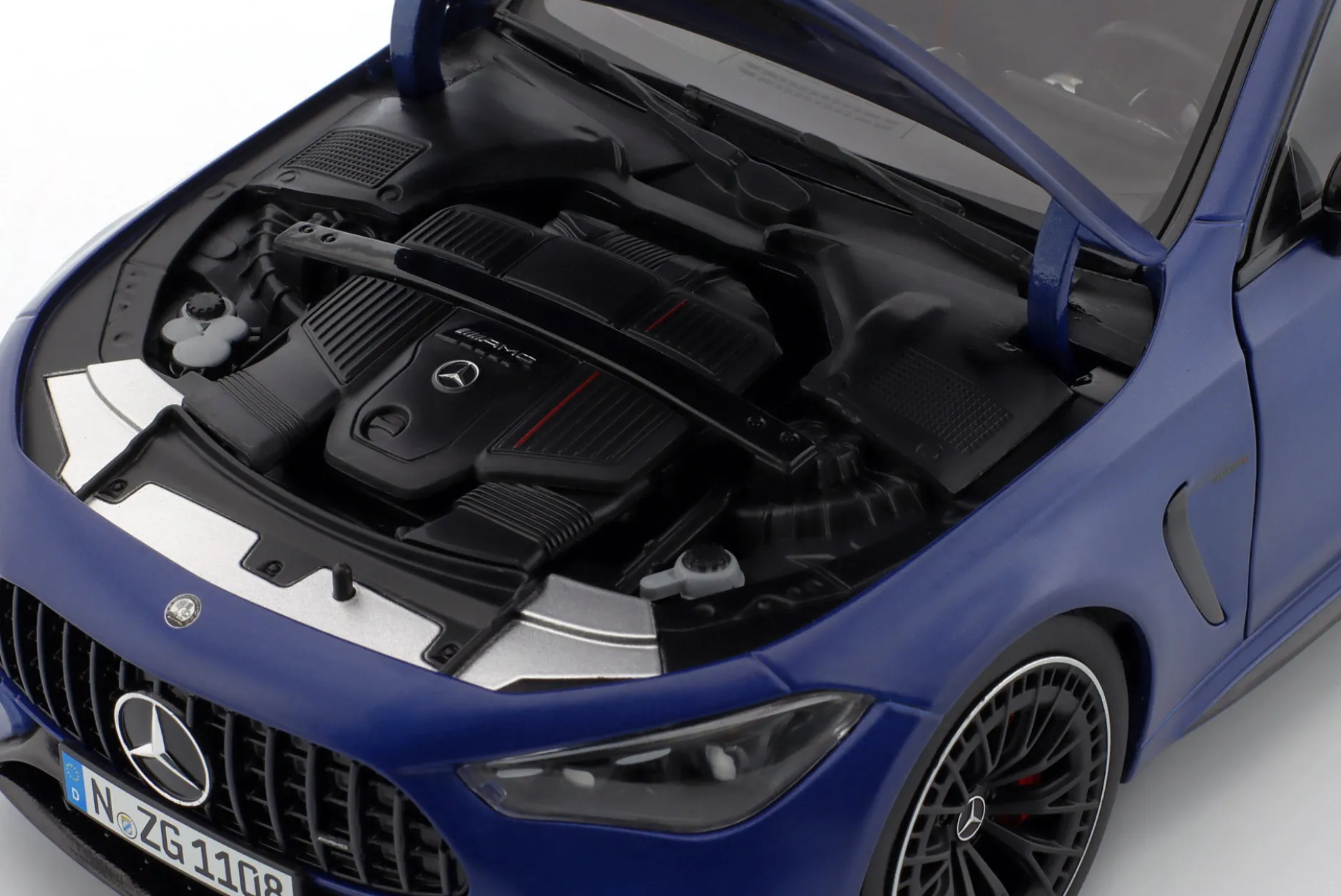 Mercedes-Benz AMG CLE 53 4Matic+ Coupe 2024 spektralblau magno 1:18 NZG