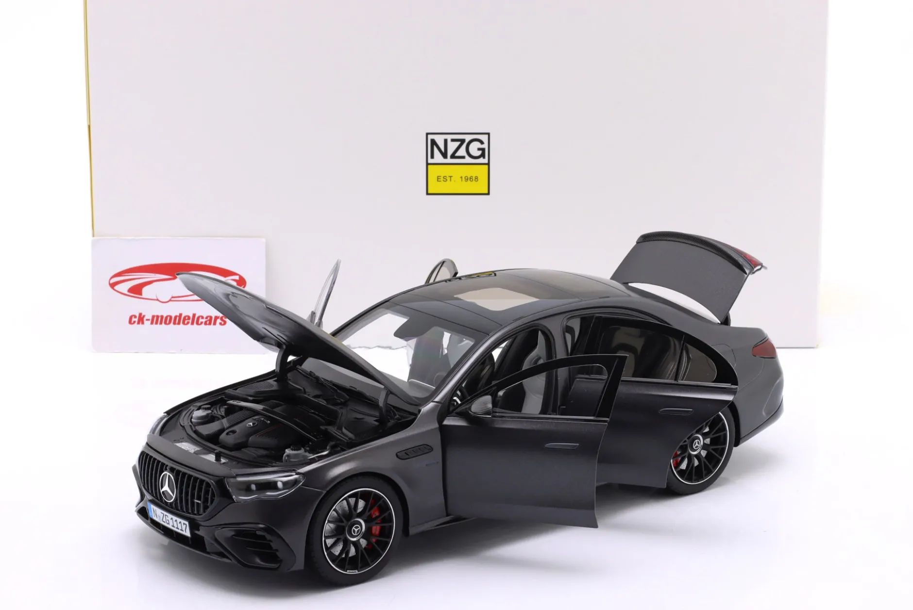 Mercedes-Benz AMG E 53 Hybrid 4Matic+ (W214) 2024 graphitgrau 1:18 NZG