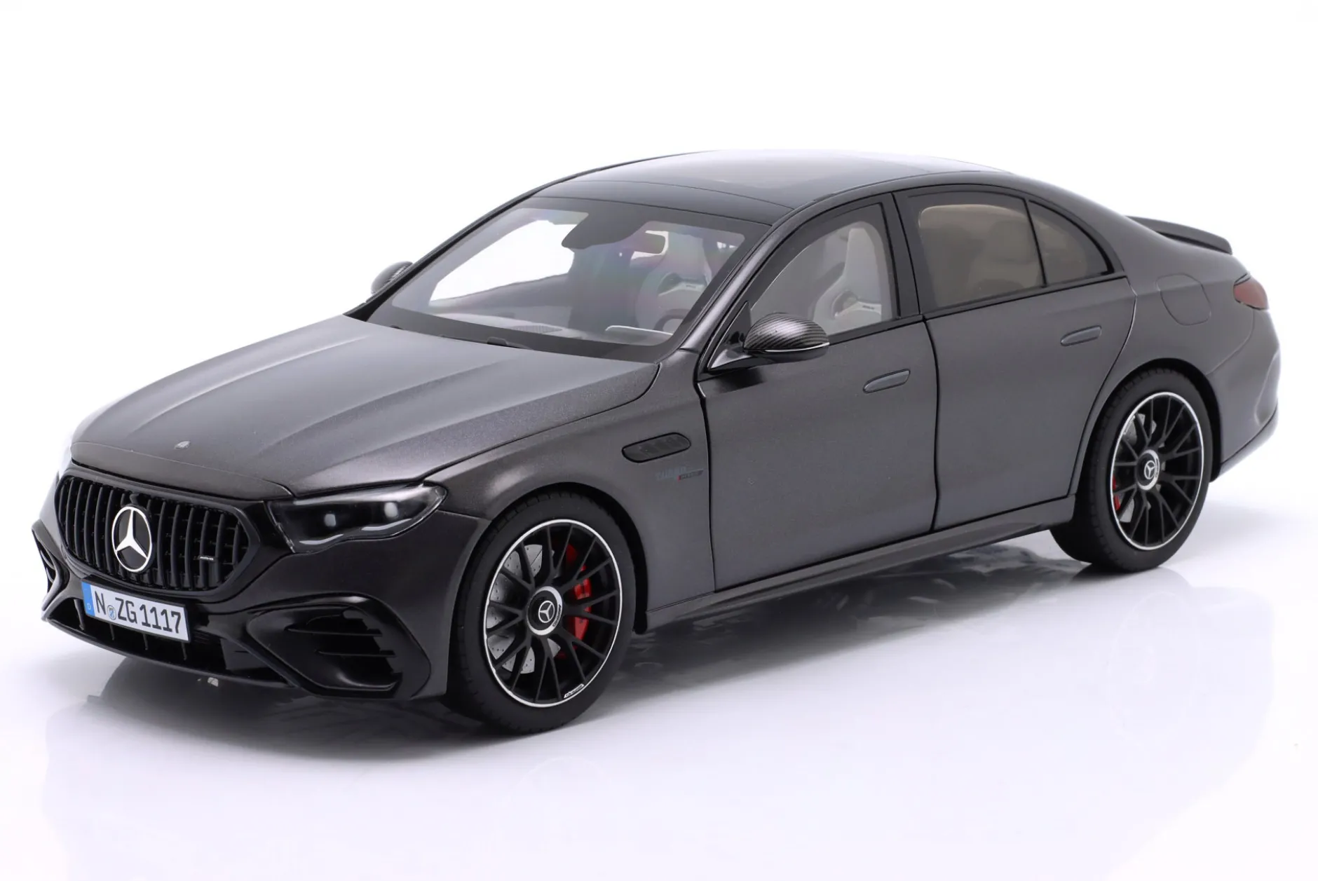 Mercedes-Benz AMG E 53 Hybrid 4Matic+ (W214) 2024 graphitgrau 1:18 NZG