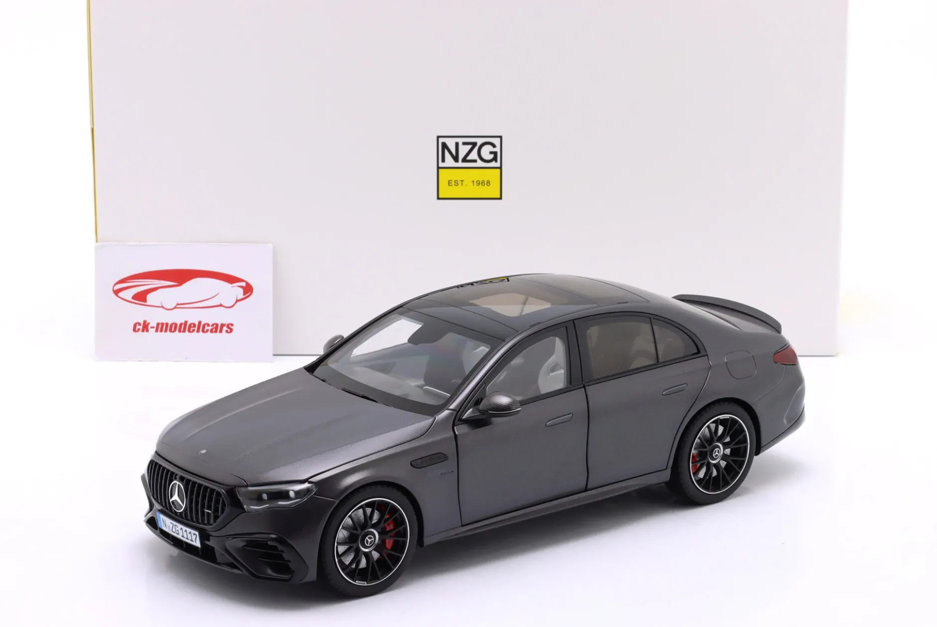 Mercedes-Benz AMG E 53 Hybrid 4Matic+ (W214) 2024 graphitgrau 1:18 NZG
