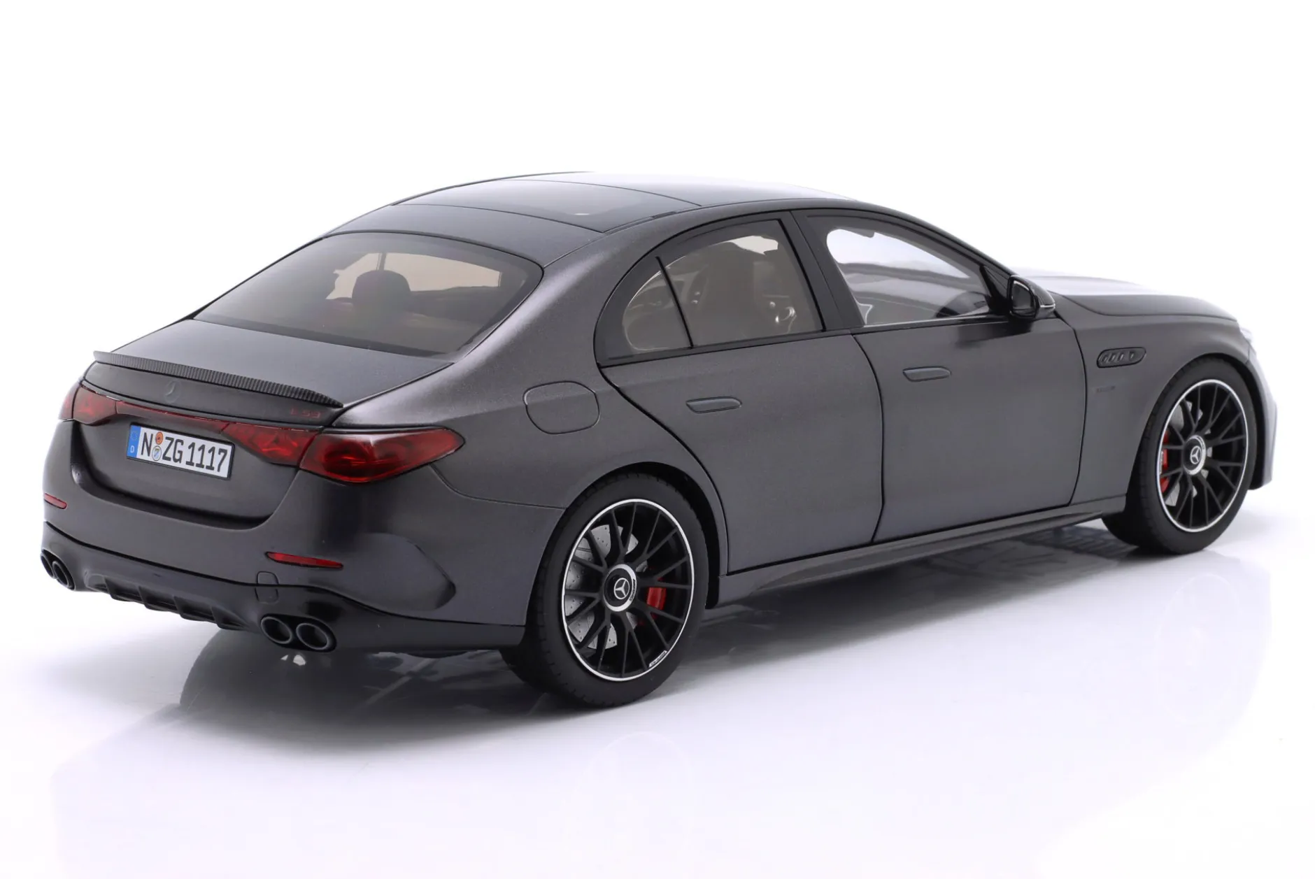 Mercedes-Benz AMG E 53 Hybrid 4Matic+ (W214) 2024 graphitgrau 1:18 NZG