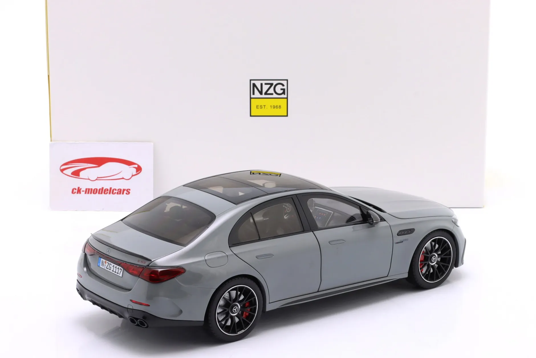 Mercedes-Benz AMG E 53 Hybrid 4Matic+ (W214) 2024 alpingrau 1:18 NZG
