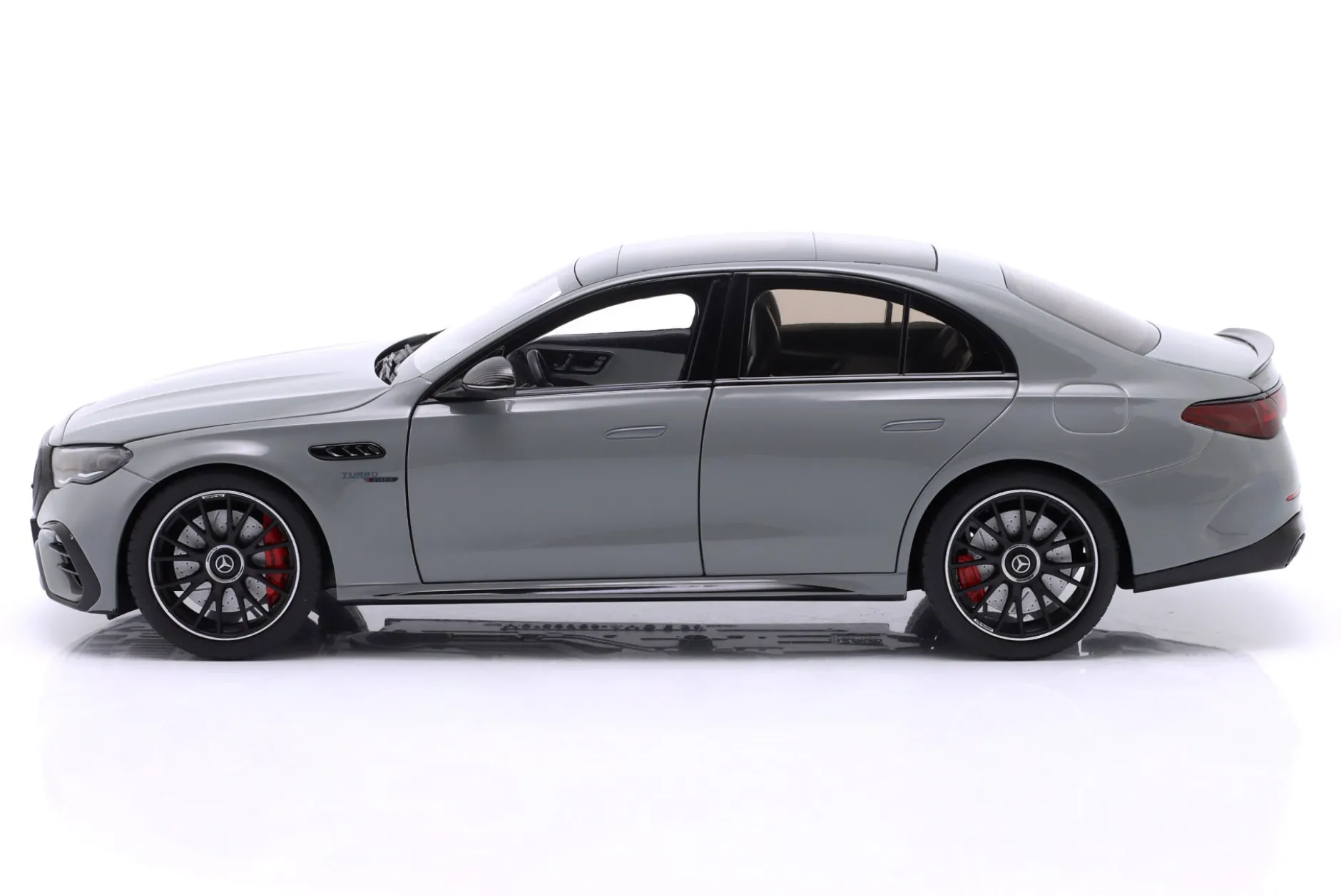 Mercedes-Benz AMG E 53 Hybrid 4Matic+ (W214) 2024 alpingrau 1:18 NZG