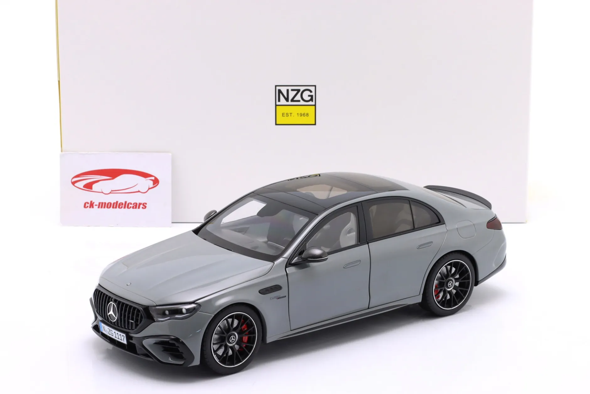 Mercedes-Benz AMG E 53 Hybrid 4Matic+ (W214) 2024 alpingrau 1:18 NZG