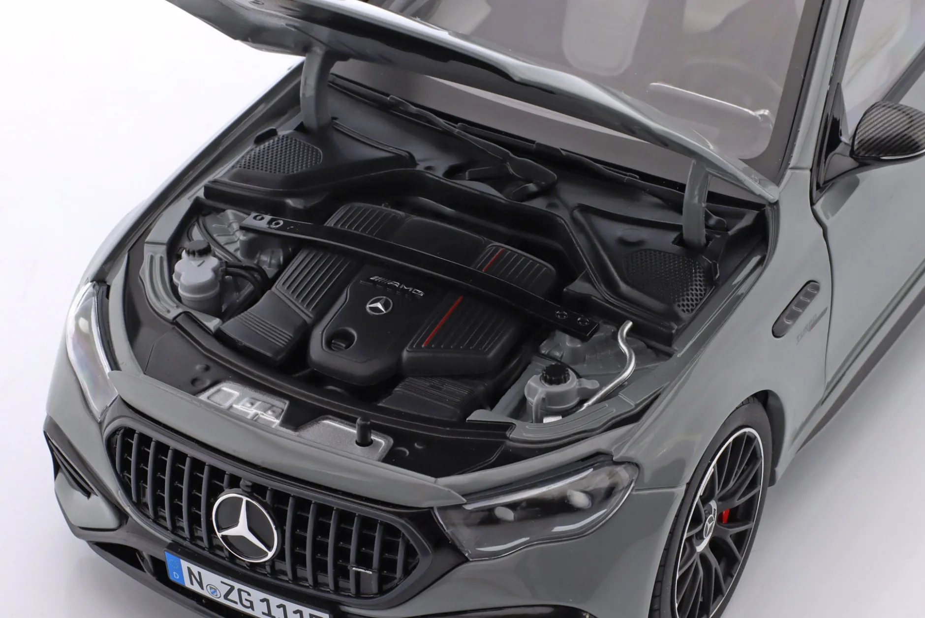 Mercedes-Benz AMG E 53 Hybrid 4Matic+ (W214) 2024 alpingrau 1:18 NZG