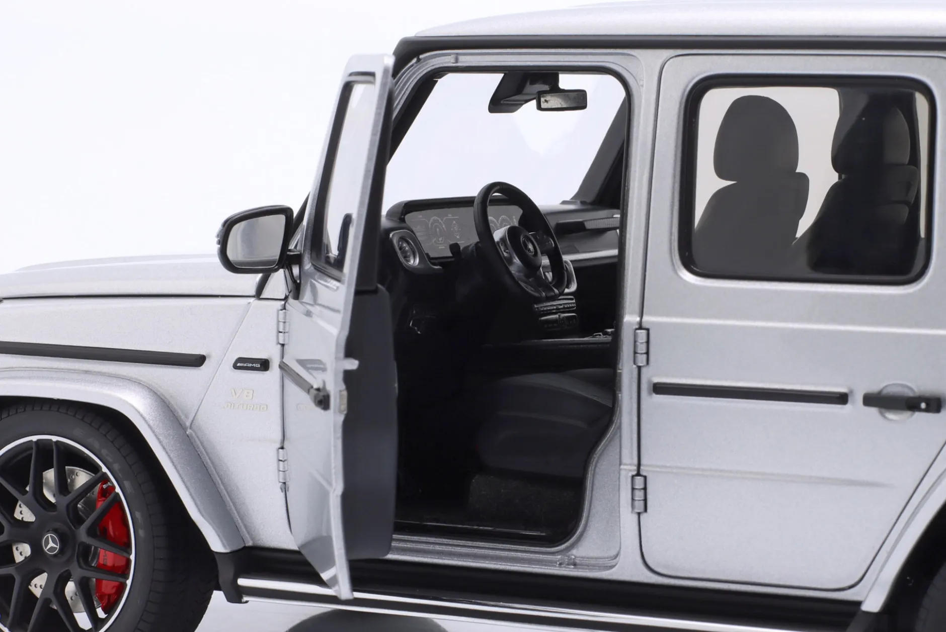 Mercedes-Benz AMG G63 Baujahr 2019 iridium silber metallic 1:18 AUTOart