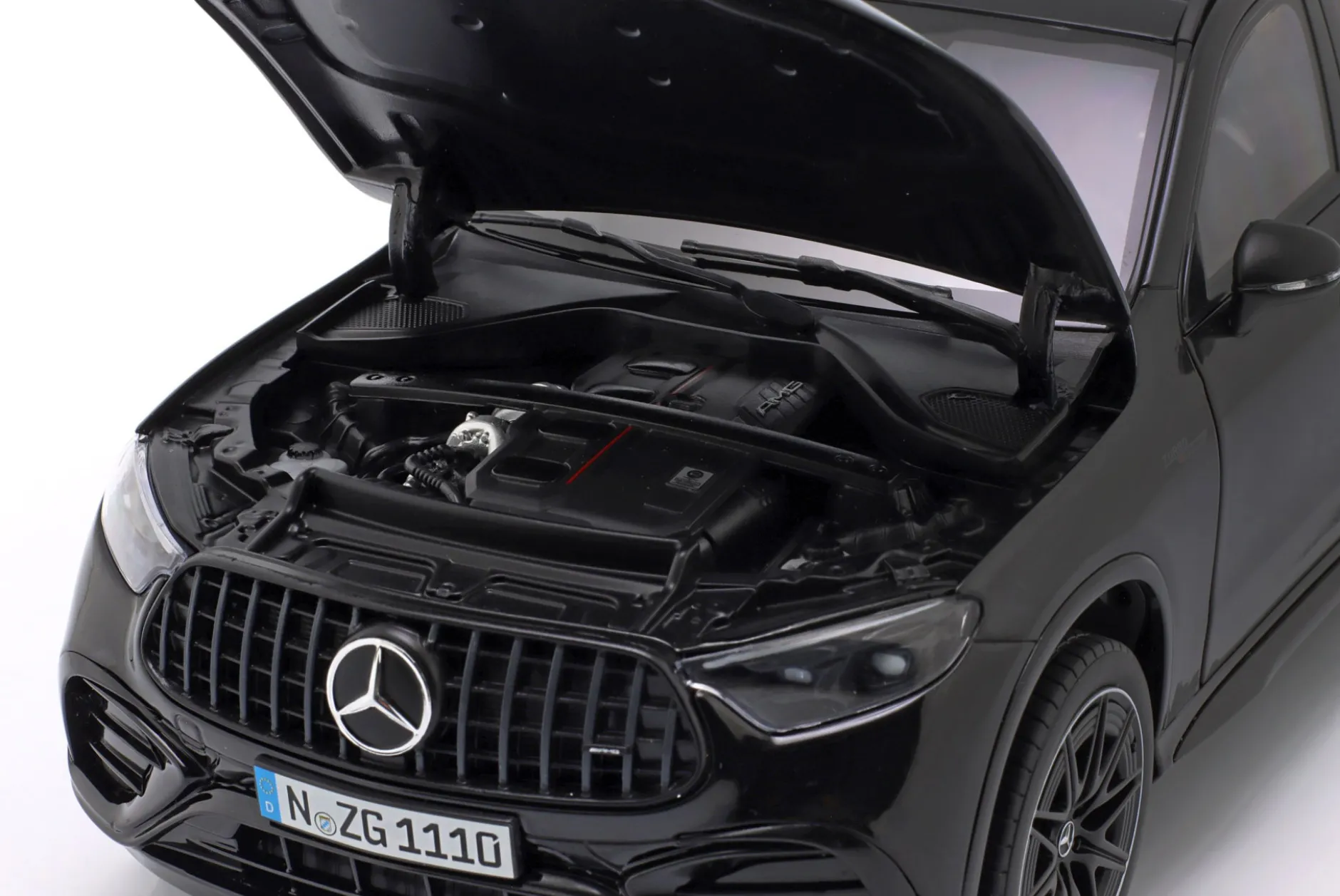 Mercedes-Benz AMG GLC 63 S E Performance obsidianschwarz 1:18 NZG