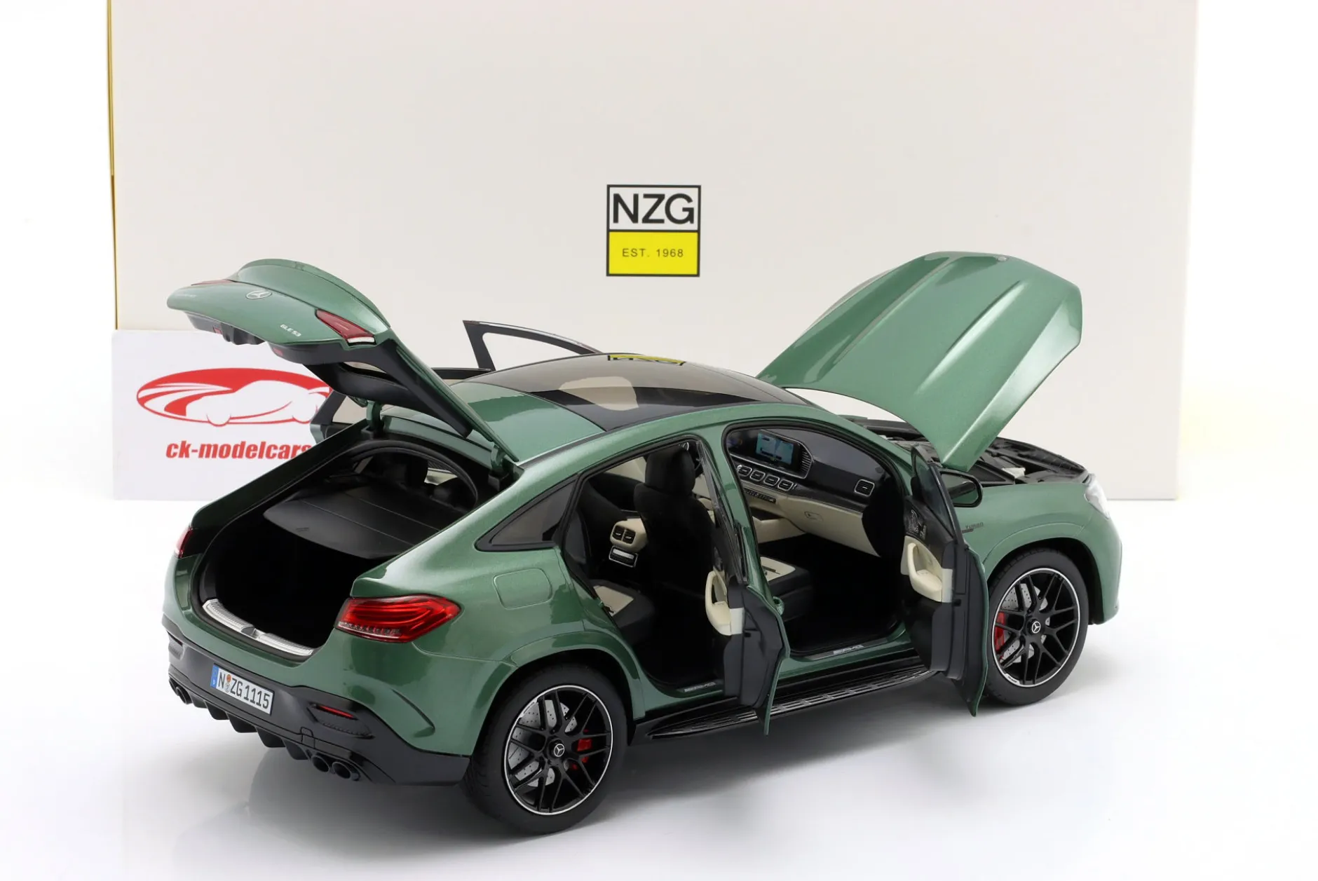 Mercedes-Benz AMG GLE 53 4Matic+ Coupe Baujahr 2023 irlandgrün 1:18 NZG