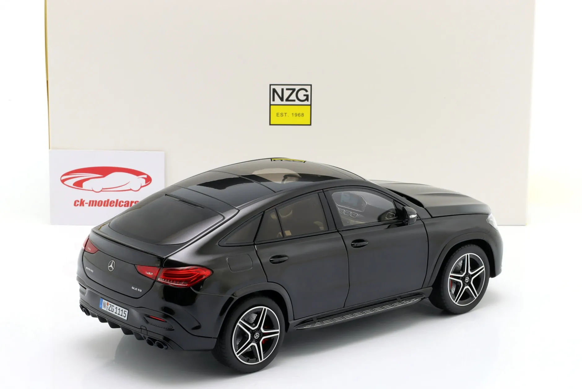 Mercedes-Benz AMG GLE 53 4Matic+ Coupe Baujahr 2023 obsidianschwarz 1:18 NZG