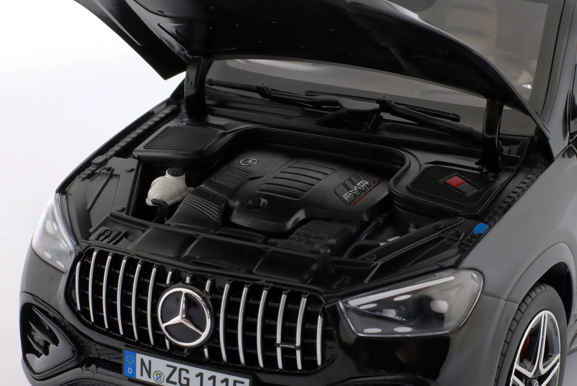 Mercedes-Benz AMG GLE 53 4Matic+ Coupe Baujahr 2023 obsidianschwarz 1:18 NZG