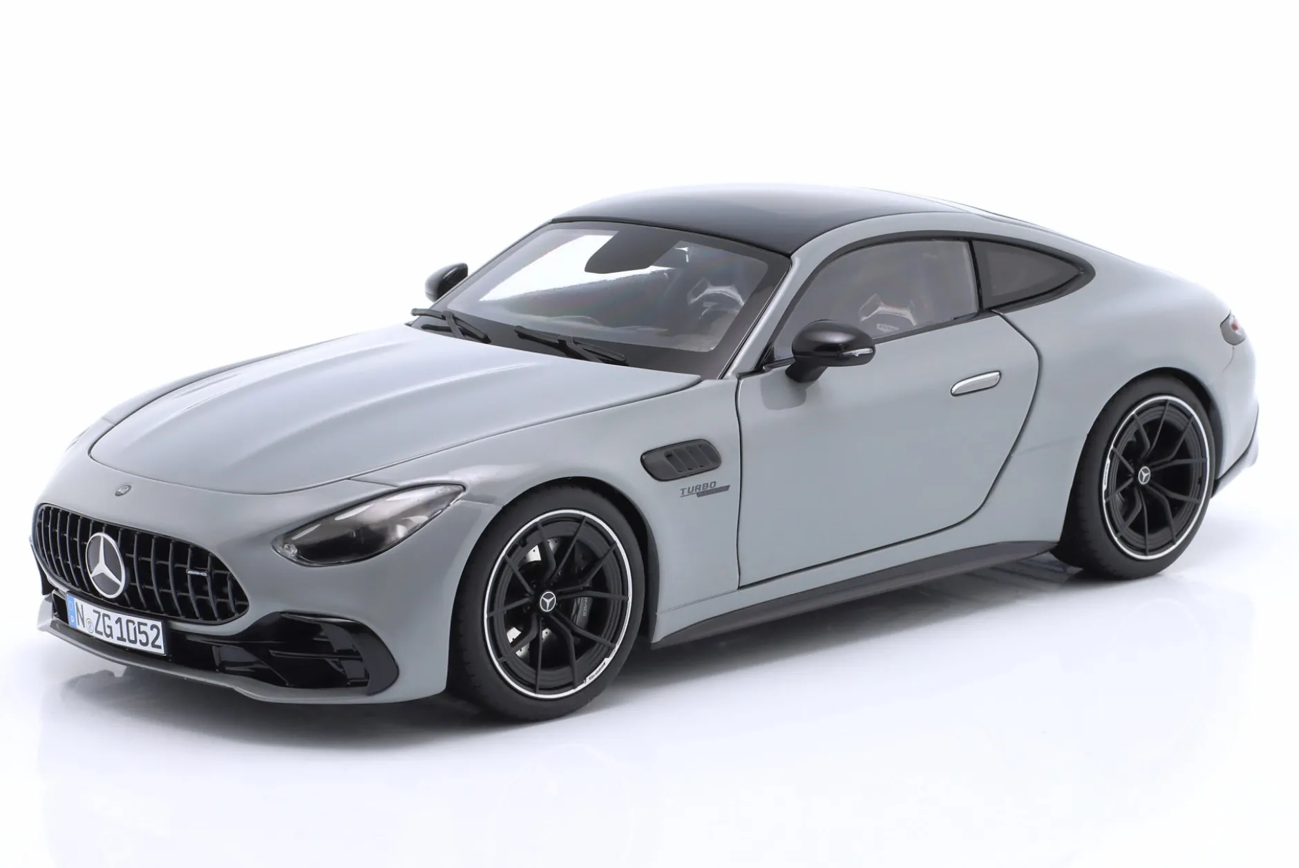 Mercedes-Benz AMG GT 43 alpingrau 1:18 NZG