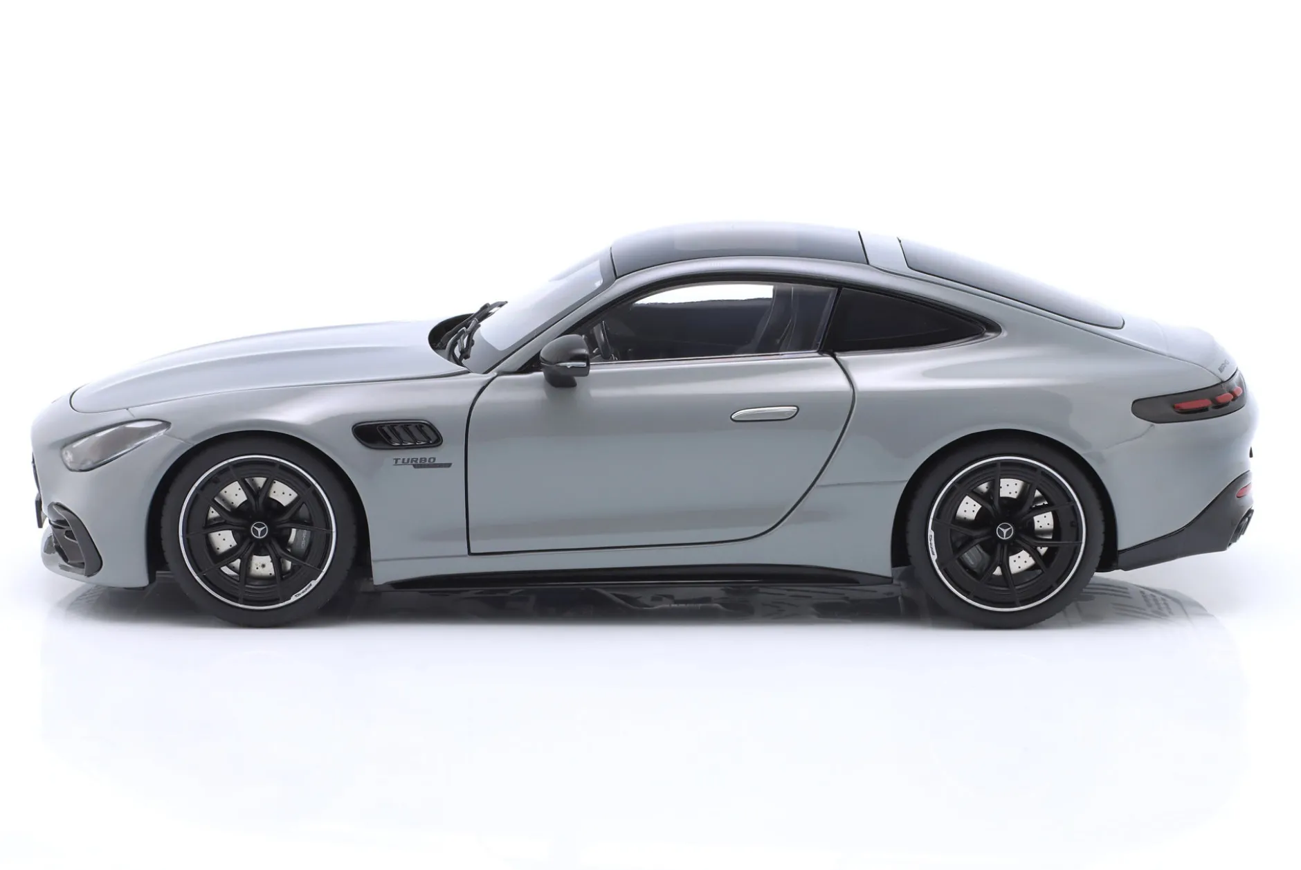 Mercedes-Benz AMG GT 43 alpingrau 1:18 NZG