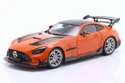 Mercedes-Benz AMG GT Baujahr 2021 orange / silberne Felgen 1:18 Minichamps
