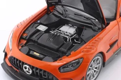 Mercedes-Benz AMG GT Baujahr 2021 orange / silberne Felgen 1:18 Minichamps