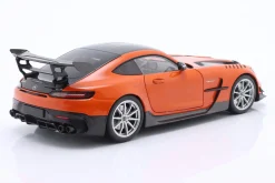 Mercedes-Benz AMG GT Baujahr 2021 orange / silberne Felgen 1:18 Minichamps