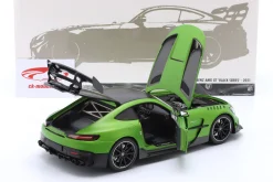 Mercedes-Benz AMG GT Black Series Baujahr 2021 mattgrün metallic 1:18 Minichamps
