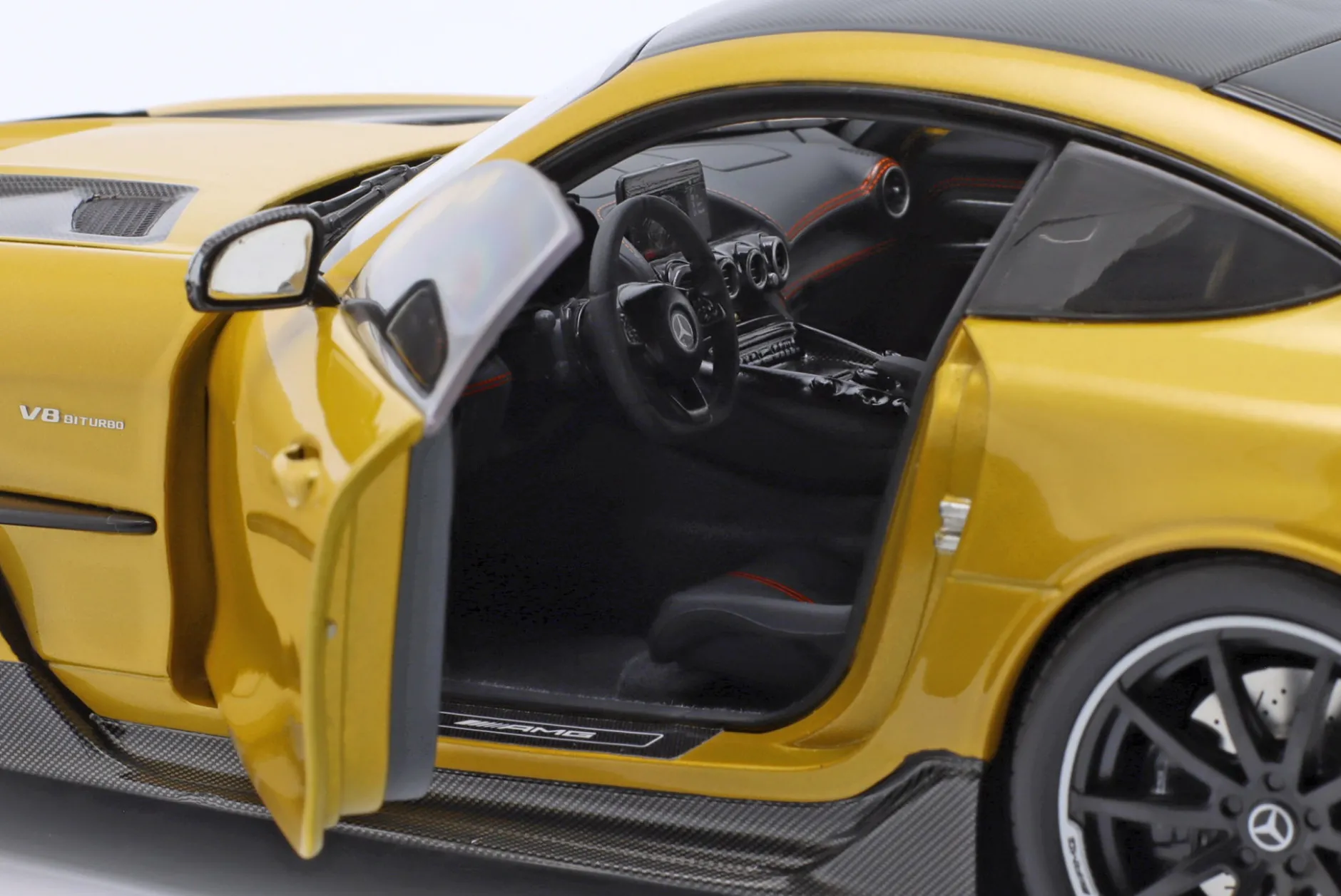 Mercedes-Benz AMG GT Black Series 2021 gelb metallic 1:18 Minichamps