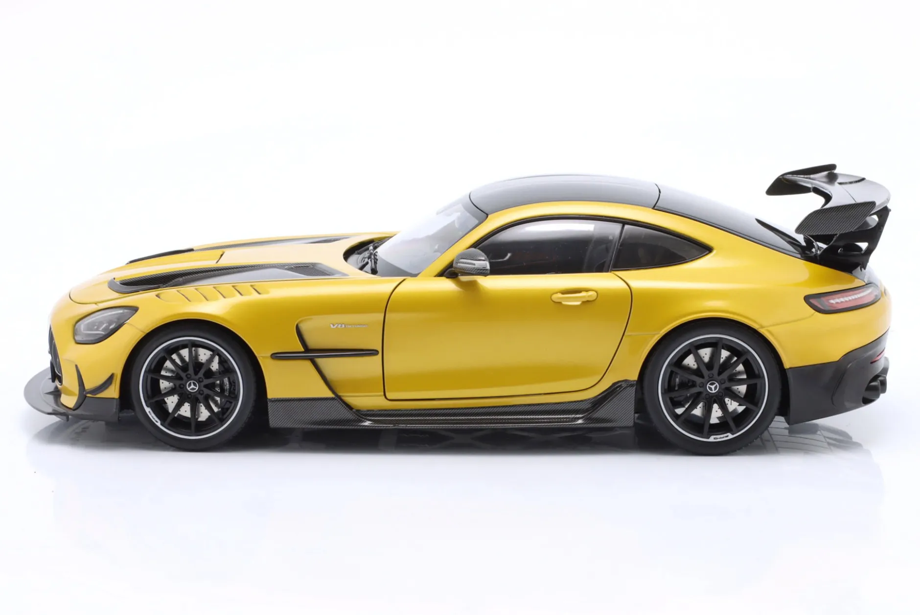 Mercedes-Benz AMG GT Black Series 2021 gelb metallic 1:18 Minichamps