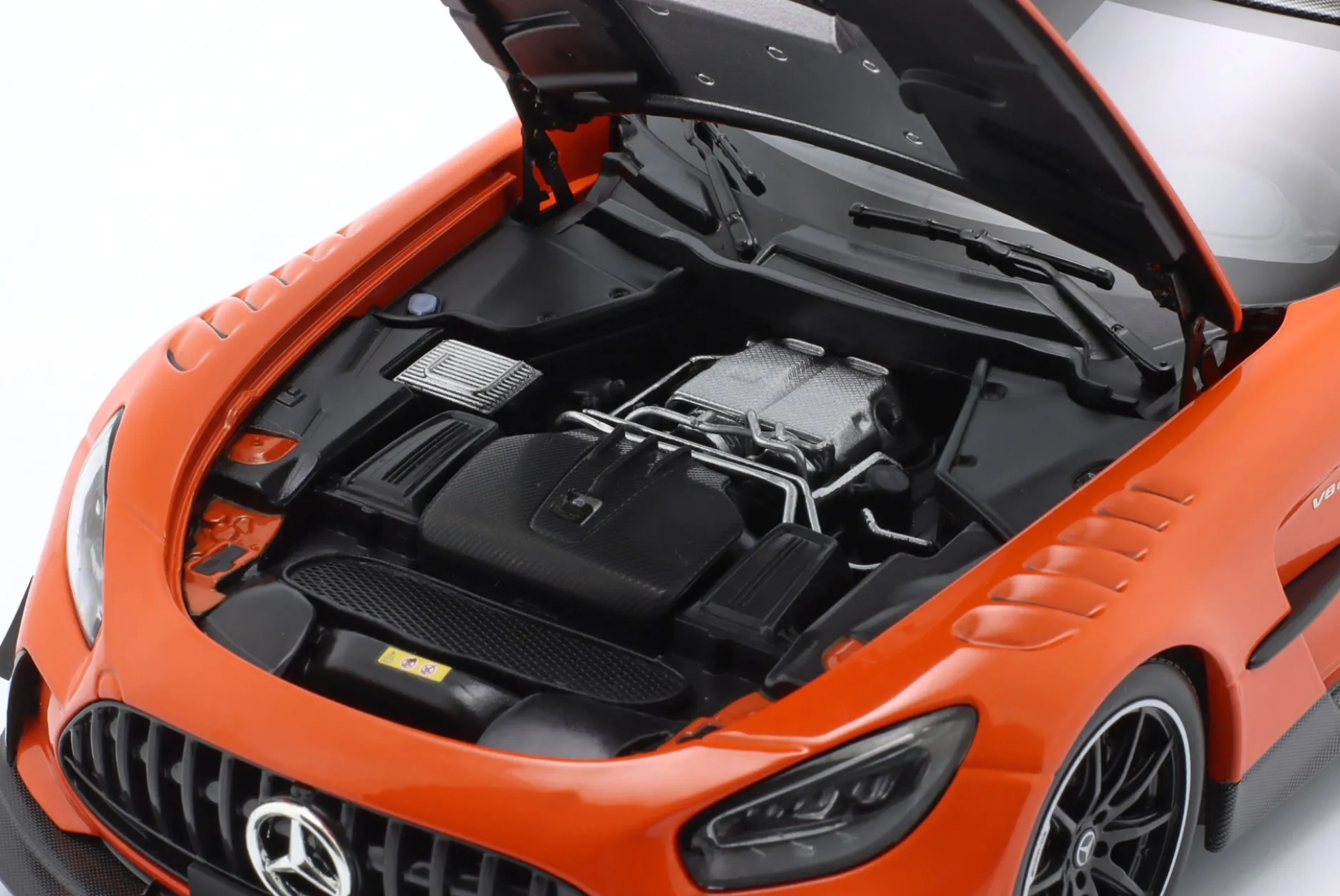 Mercedes-Benz AMG GT Black Series 2021 orange 1:18 Minichamps