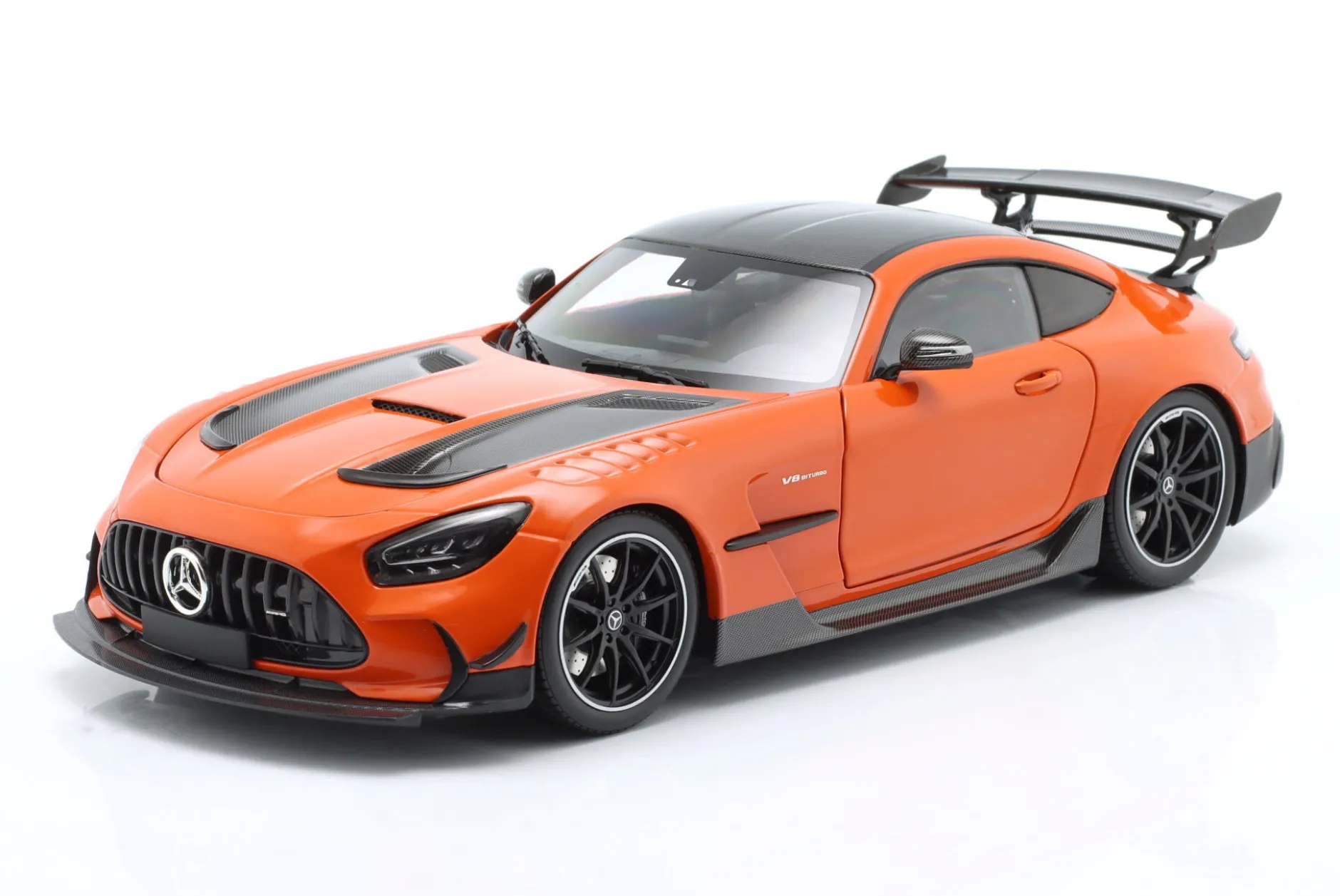 Mercedes-Benz AMG GT Black Series 2021 orange 1:18 Minichamps
