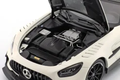 Mercedes-Benz AMG GT Black Series Baujahr 2021 weiß metallic 1:18 Minichamps