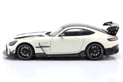 Mercedes-Benz AMG GT Black Series Baujahr 2021 weiß metallic 1:18 Minichamps