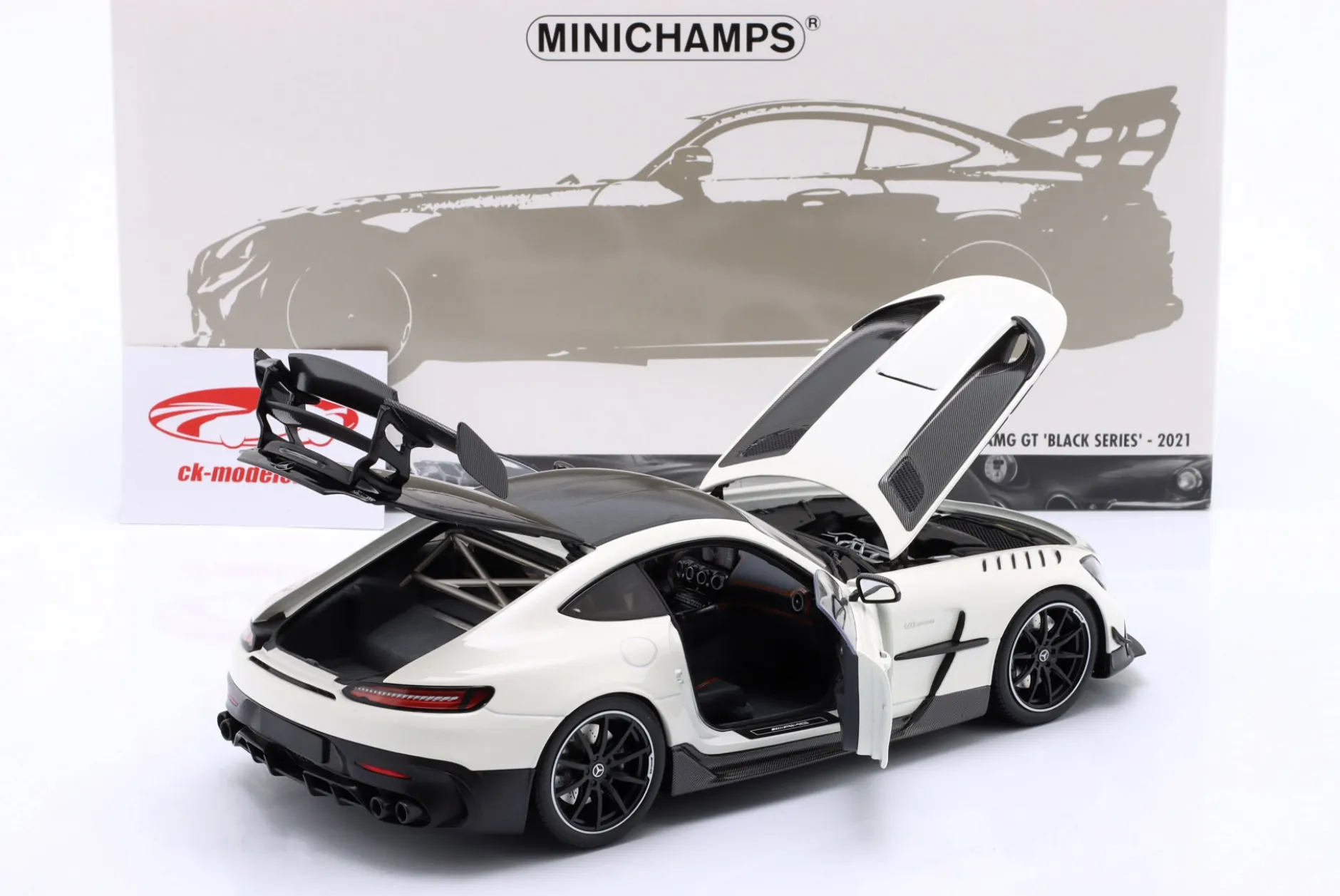 Mercedes-Benz AMG GT Black Series Baujahr 2021 weiß metallic 1:18 Minichamps