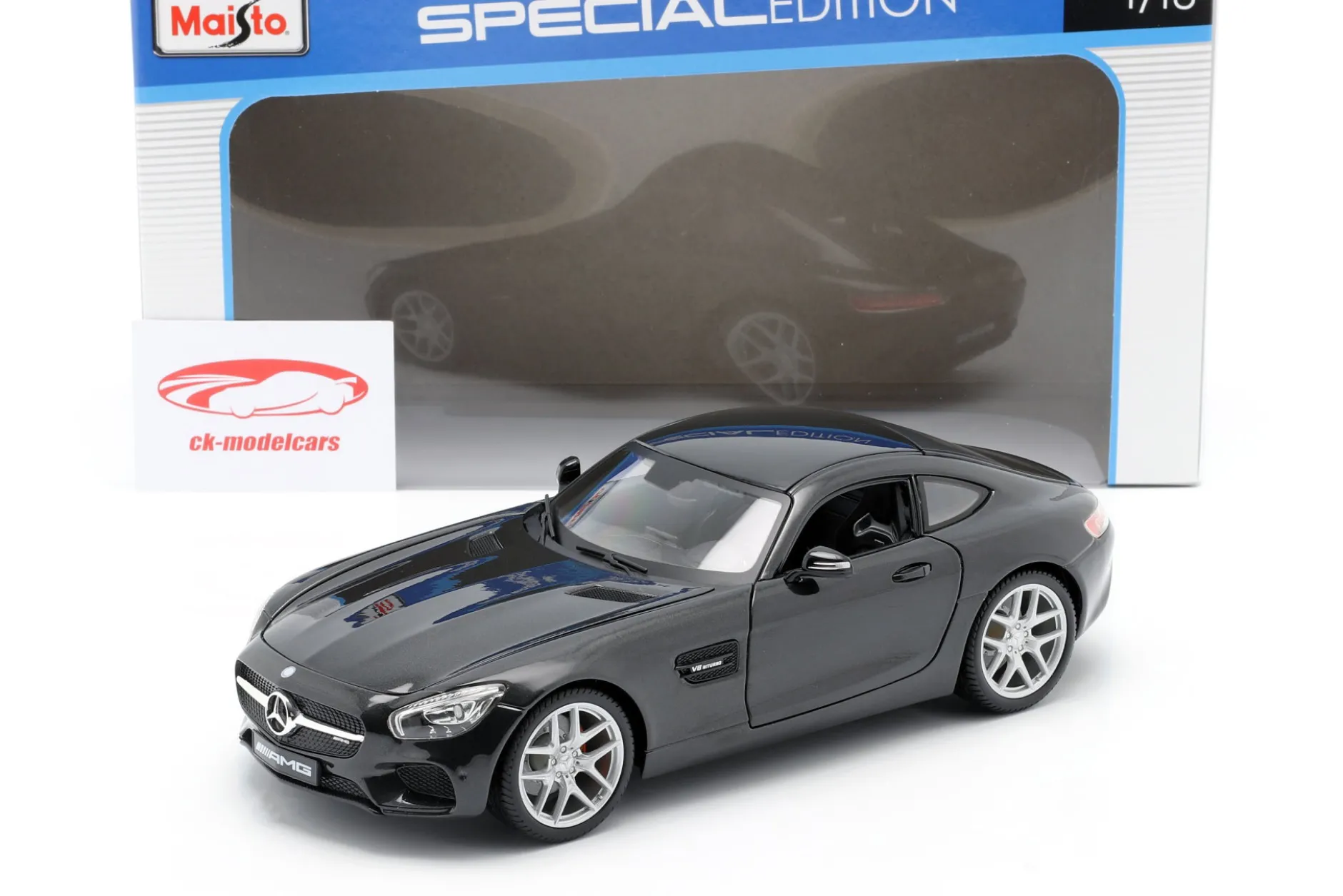 Mercedes-Benz AMG GT (C190) schwarz metallic 1:18 Maisto