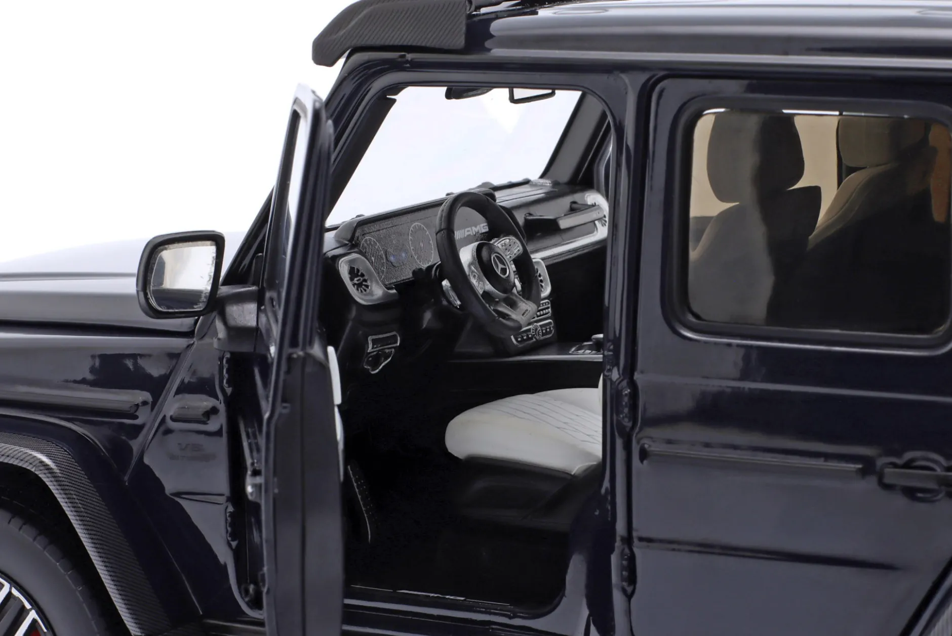 Mercedes-Benz AMG G63 (W463) 4x4 2022 dunkelblau 1:18 iScale