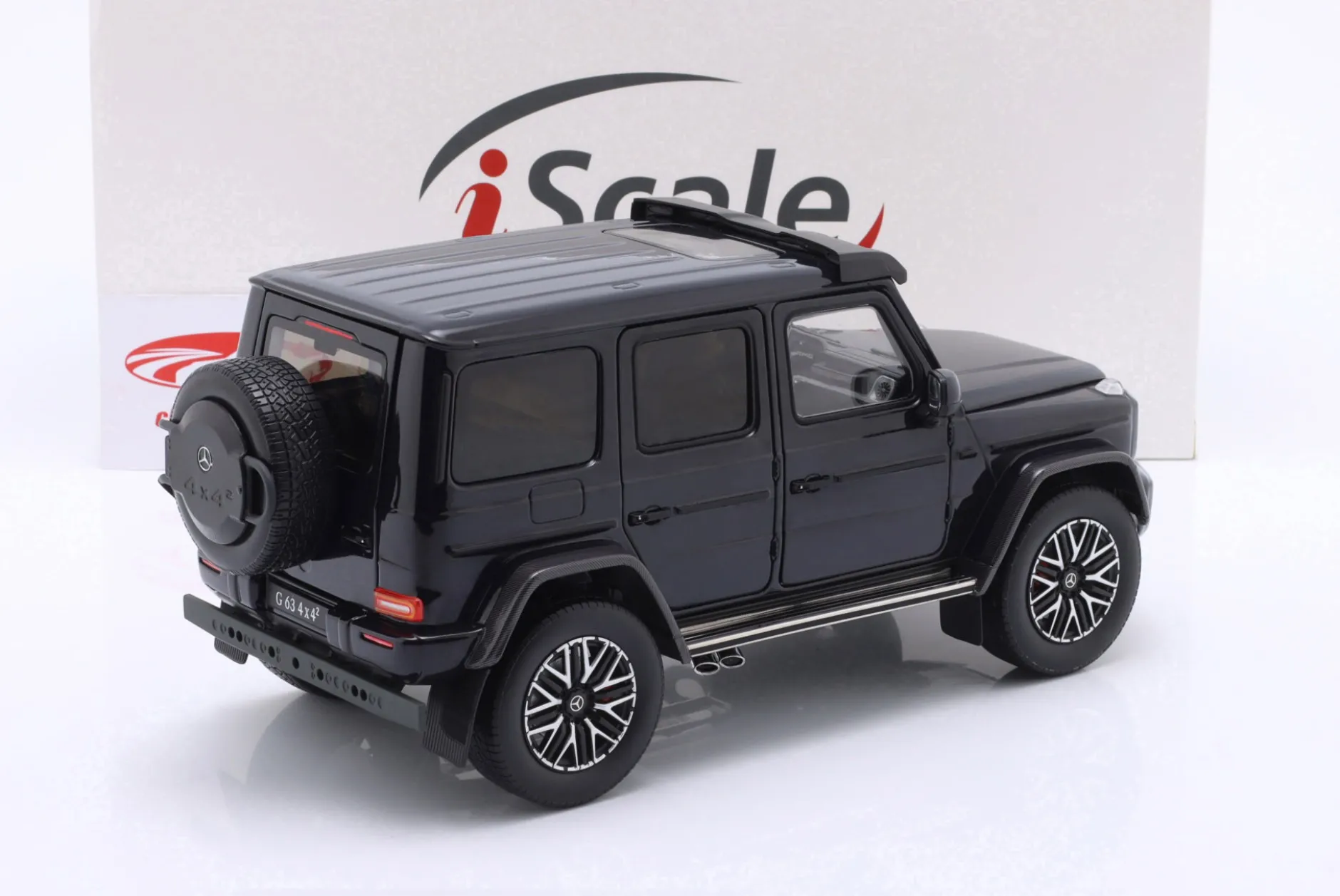 Mercedes-Benz AMG G63 (W463) 4x4 2022 dunkelblau 1:18 iScale