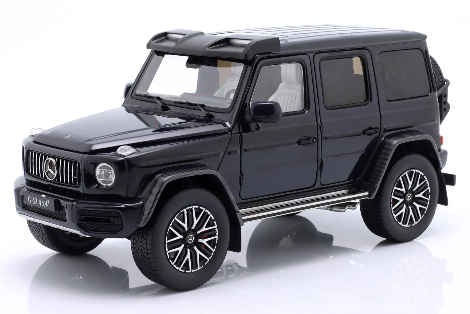 Mercedes-Benz AMG G63 (W463) 4x4 2022 dunkelblau 1:18 iScale