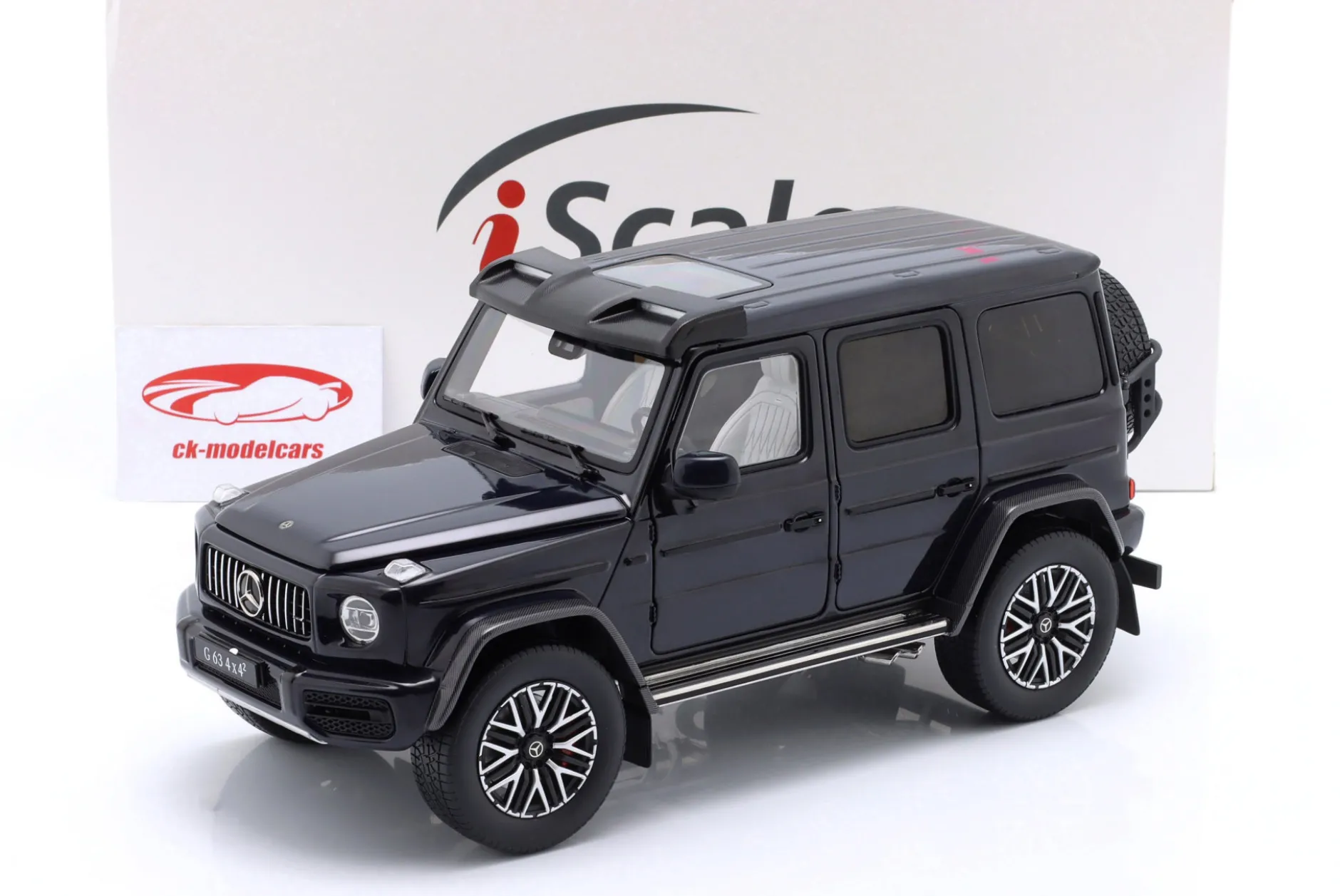 Mercedes-Benz AMG G63 (W463) 4x4 2022 dunkelblau 1:18 iScale