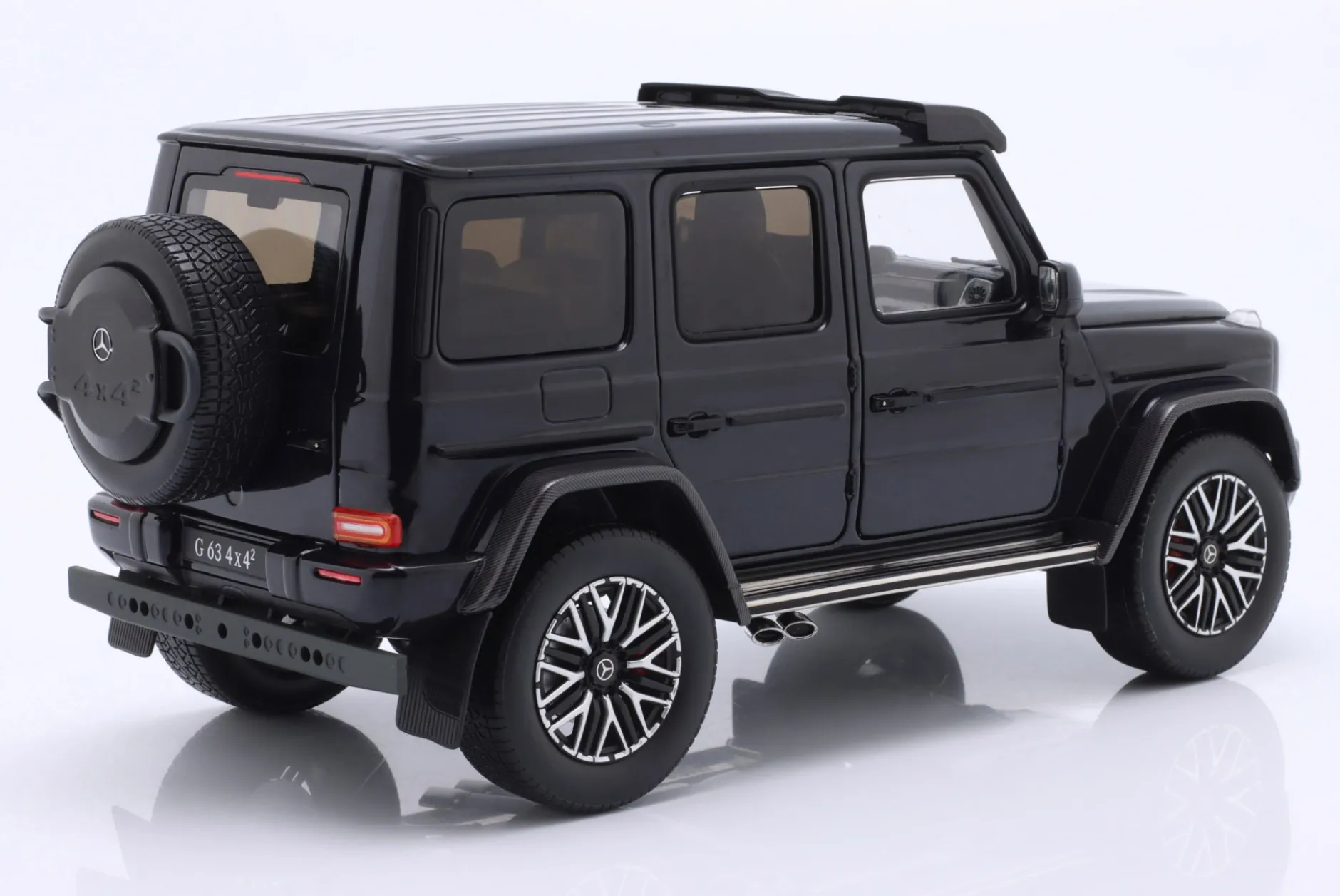 Mercedes-Benz AMG G63 (W463) 4x4 2022 dunkelblau 1:18 iScale