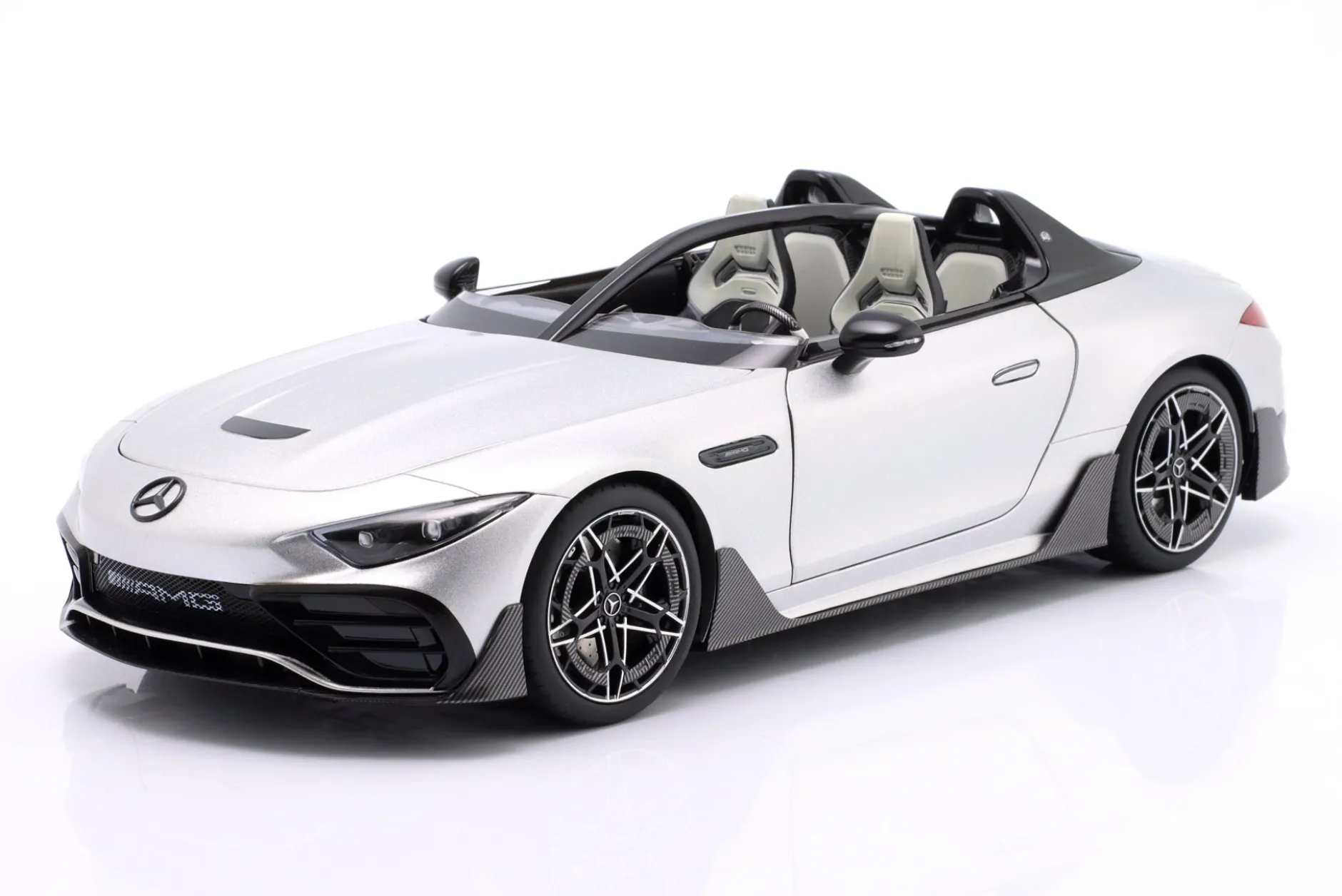 Mercedes-Benz AMG PureSpeed Baujahr 2025 silber metallic 1:18 NZG