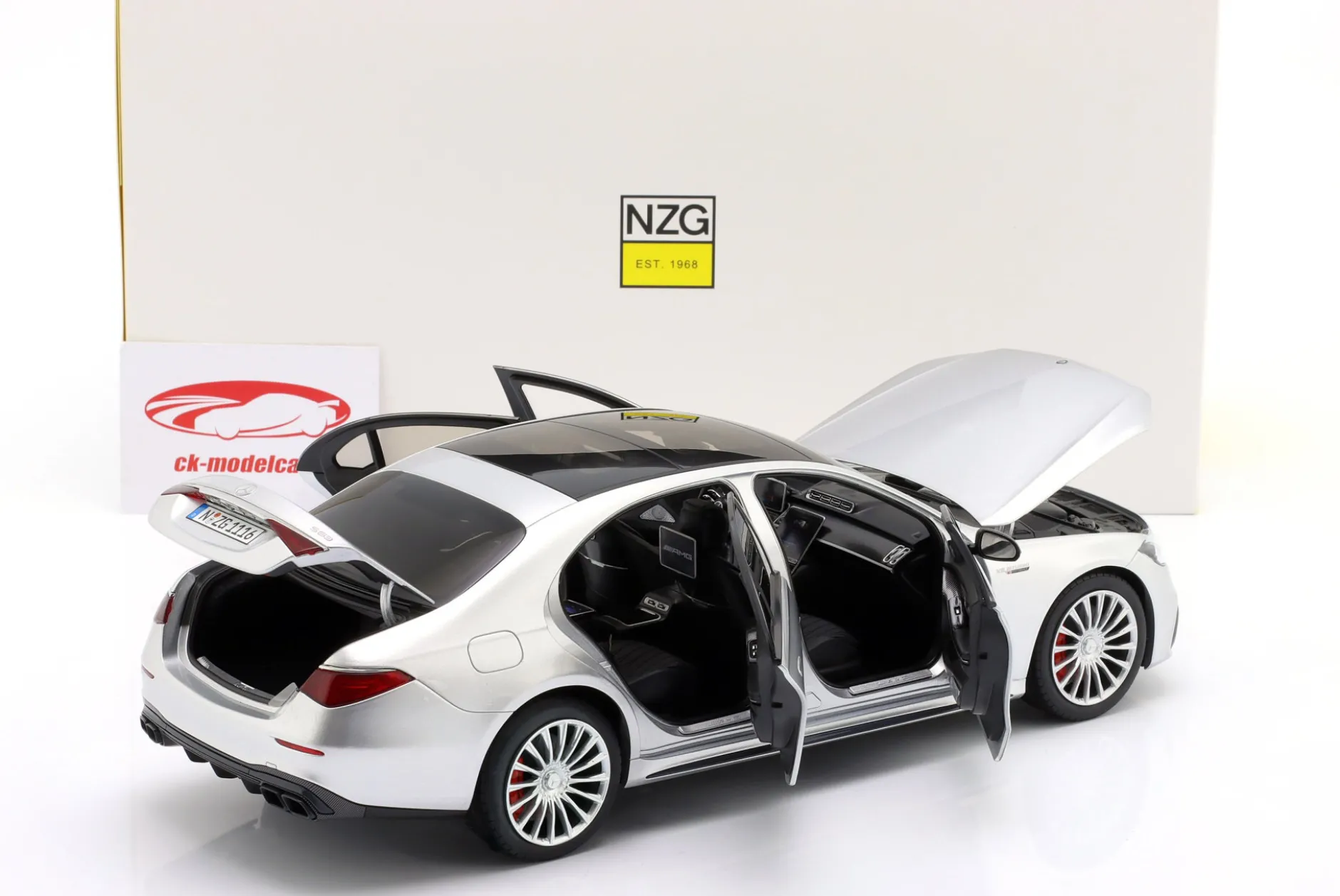 Mercedes-Benz AMG S 63 E Performance Baujahr 2022 hightechsilber 1:18 NZG