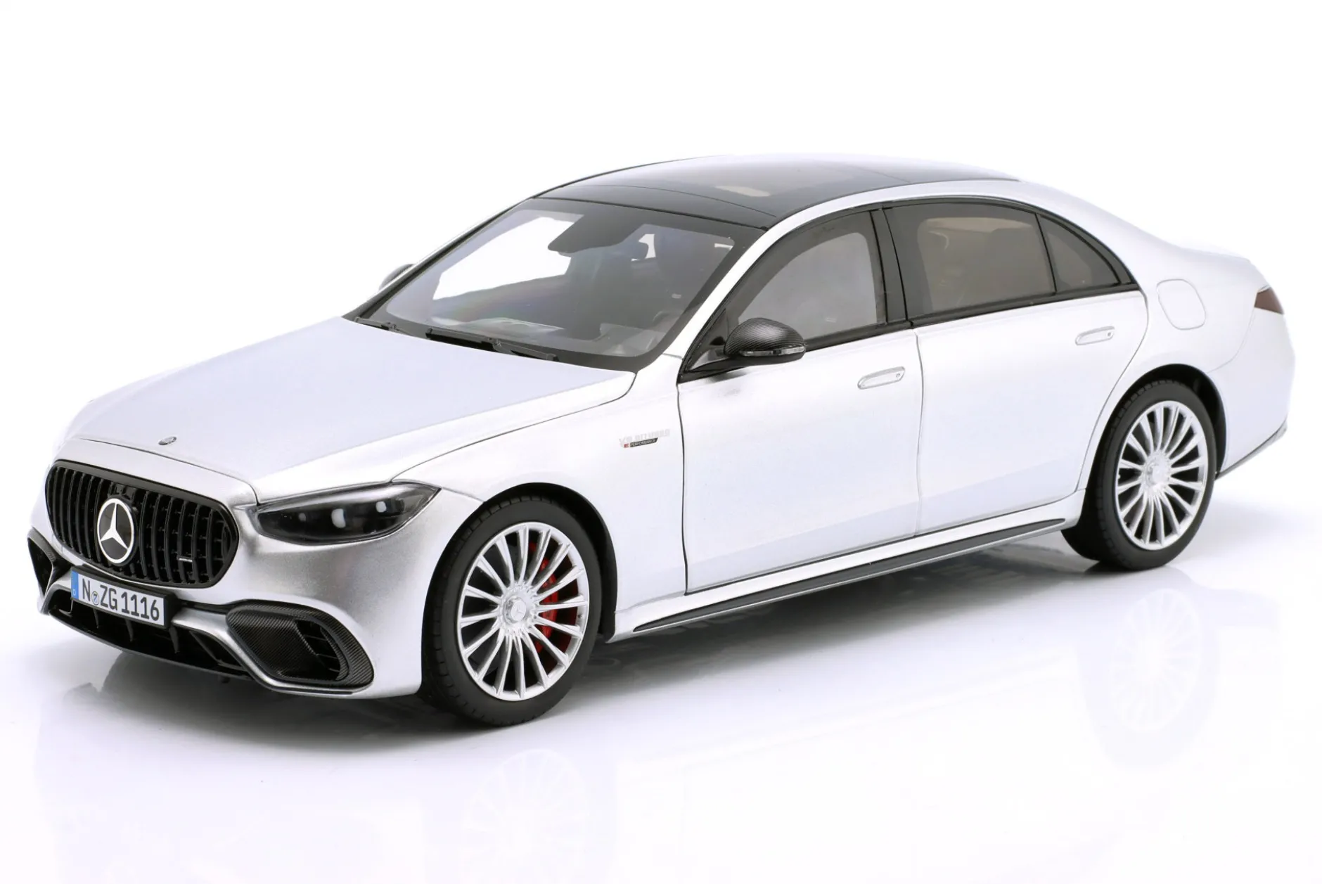 Mercedes-Benz AMG S 63 E Performance Baujahr 2022 hightechsilber 1:18 NZG